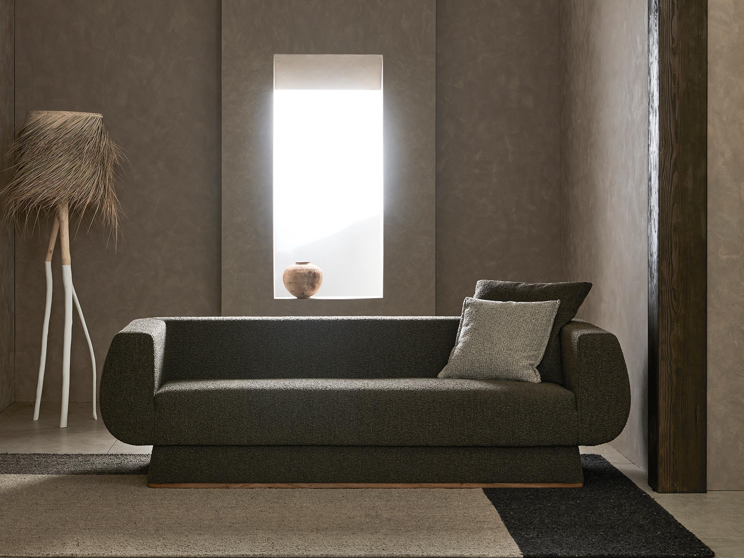 Sofa Vibe M par DAaZ
Dimensions : 94 x 220 x 64,5 cm : D 94 x L 220 x H 64,5 cm.
MATERIAL : Tissu.

Disponible en 220cm ou 280cm. Veuillez nous contacter.

DAaZ Furniture honore l'esprit d'aventure. Nous acceptons de sortir de l'ordinaire et nous