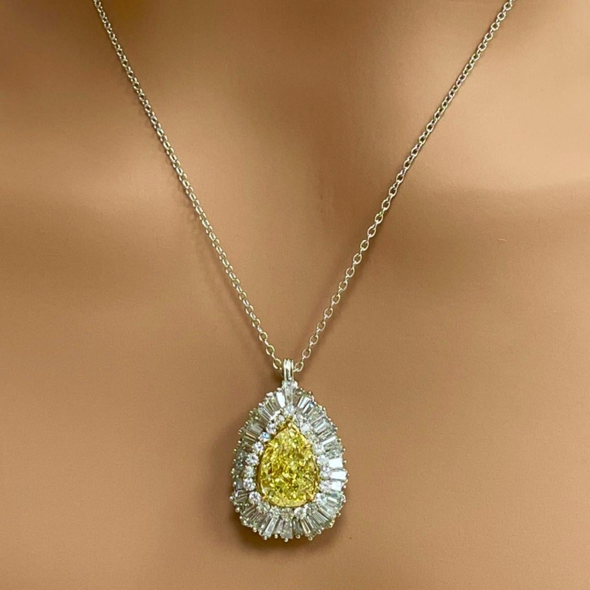 En vente :  Bague et pendentif de 5,01 carats en forme de poire, diamant jaune intense fantaisie GIA 3