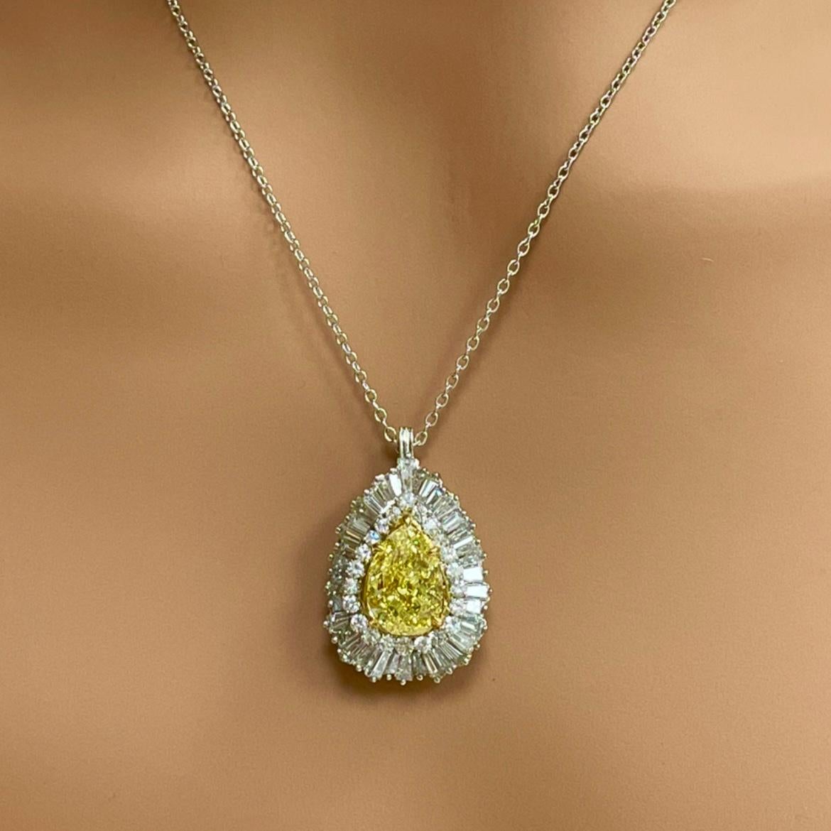 En vente :  Bague et pendentif de 5,01 carats en forme de poire, diamant jaune intense fantaisie GIA 4