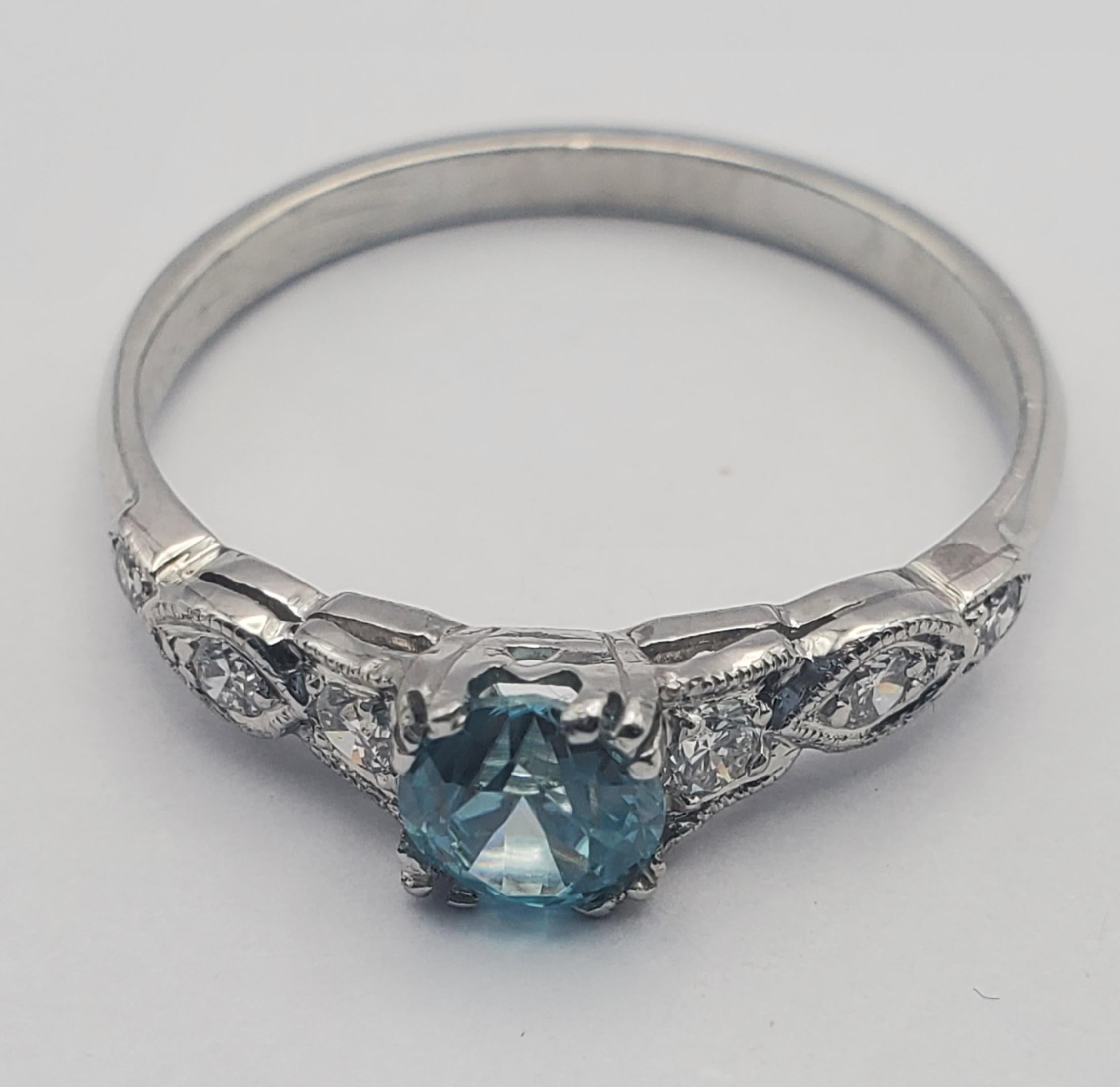 Vibrant 0.73ct Blue Zircon and Diamond Vintage Ring For Sale 5