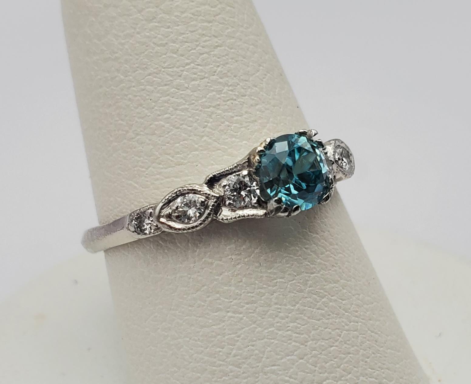 Romantic Vibrant 0.73ct Blue Zircon and Diamond Vintage Ring For Sale