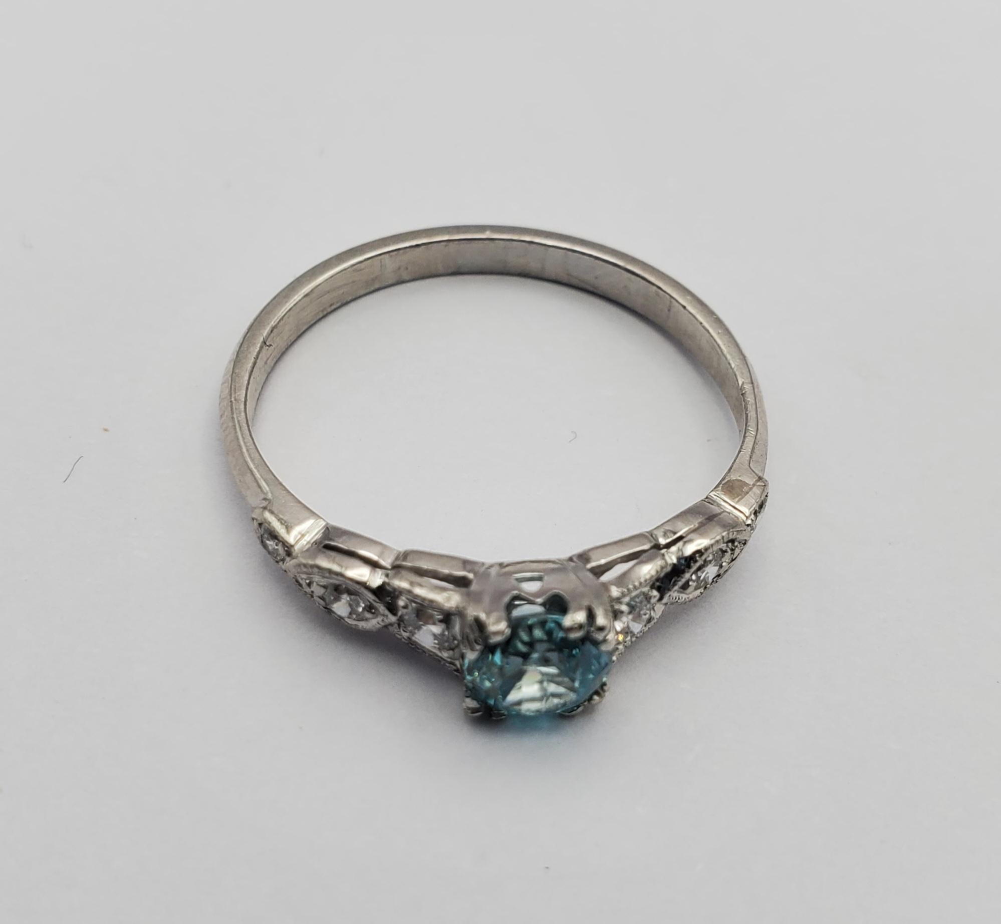 Vibrant 0.73ct Blue Zircon and Diamond Vintage Ring In Good Condition For Sale In Pittsburgh, PA