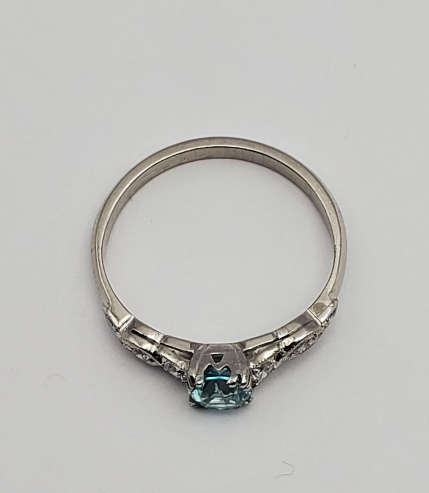 Women's Vibrant 0.73ct Blue Zircon and Diamond Vintage Ring For Sale