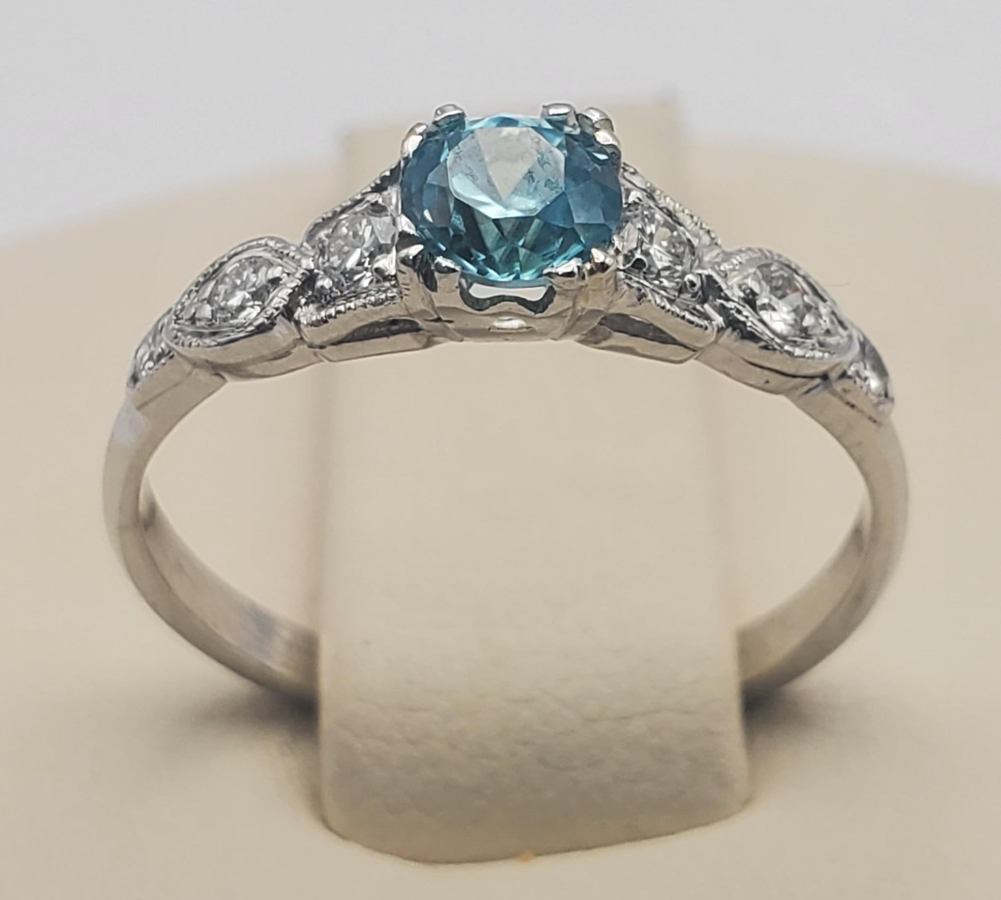 Vibrant 0.73ct Blue Zircon and Diamond Vintage Ring For Sale 3