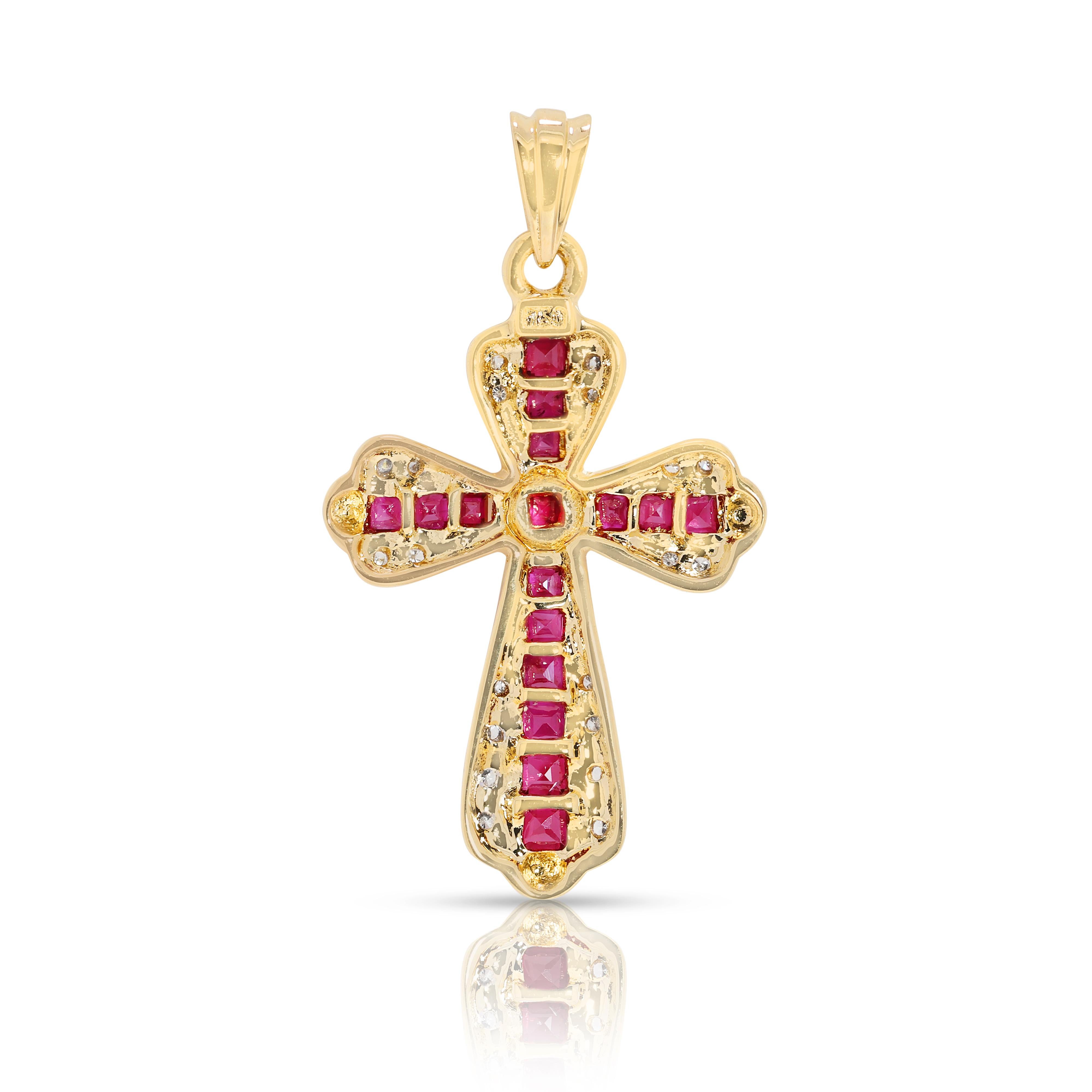 Pendentif croix en or jaune 18 carats avec rubis et diamants naturels de 0,77ct en vente 1