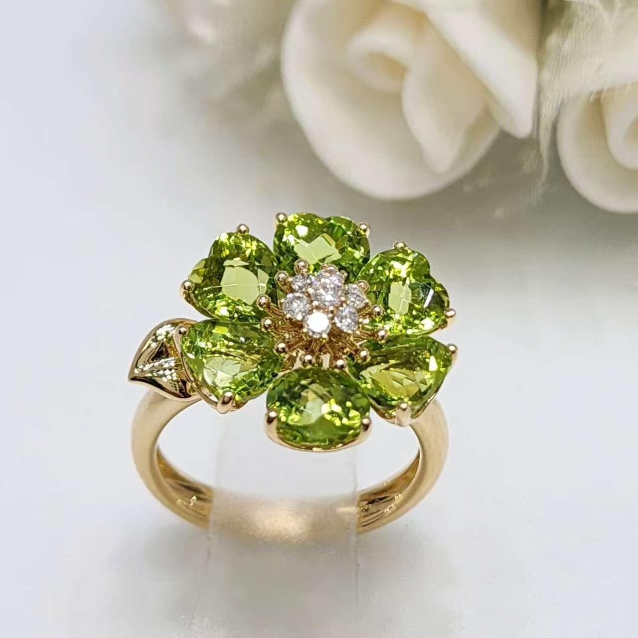 Bague fleur de péridot en or jaune 14K avec diamants en vente 4