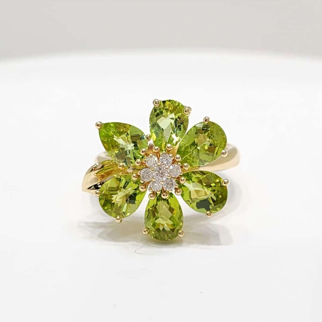 Art déco Bague fleur de péridot en or jaune 14K avec diamants en vente