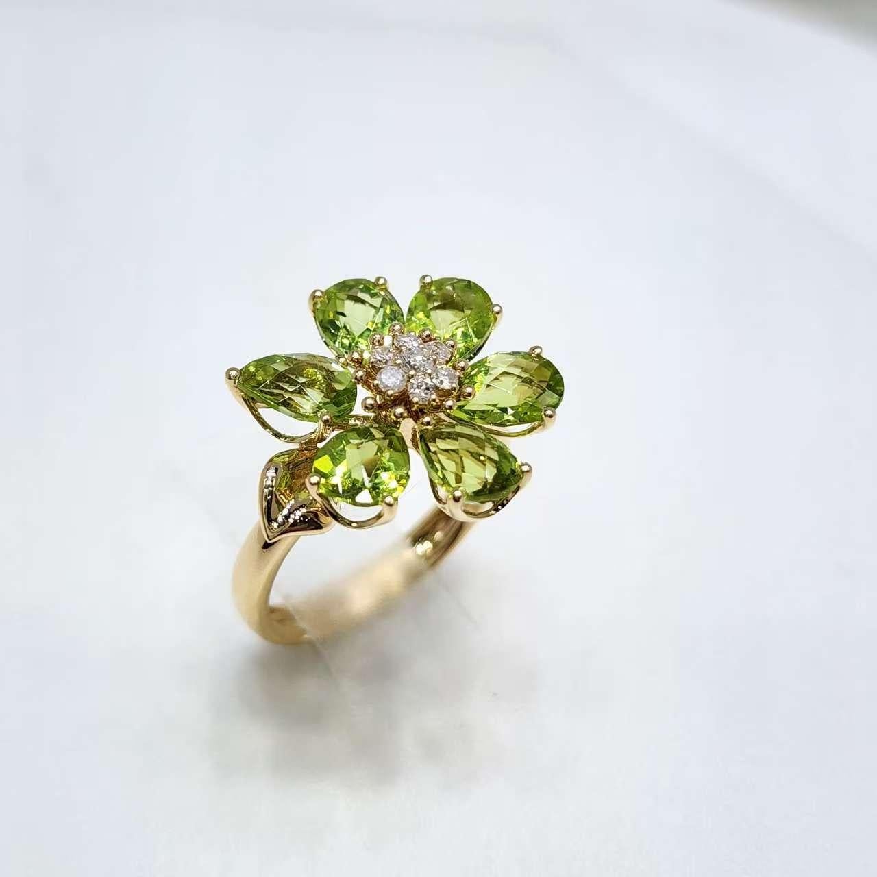 Bague fleur de péridot en or jaune 14K avec diamants Pour femmes en vente