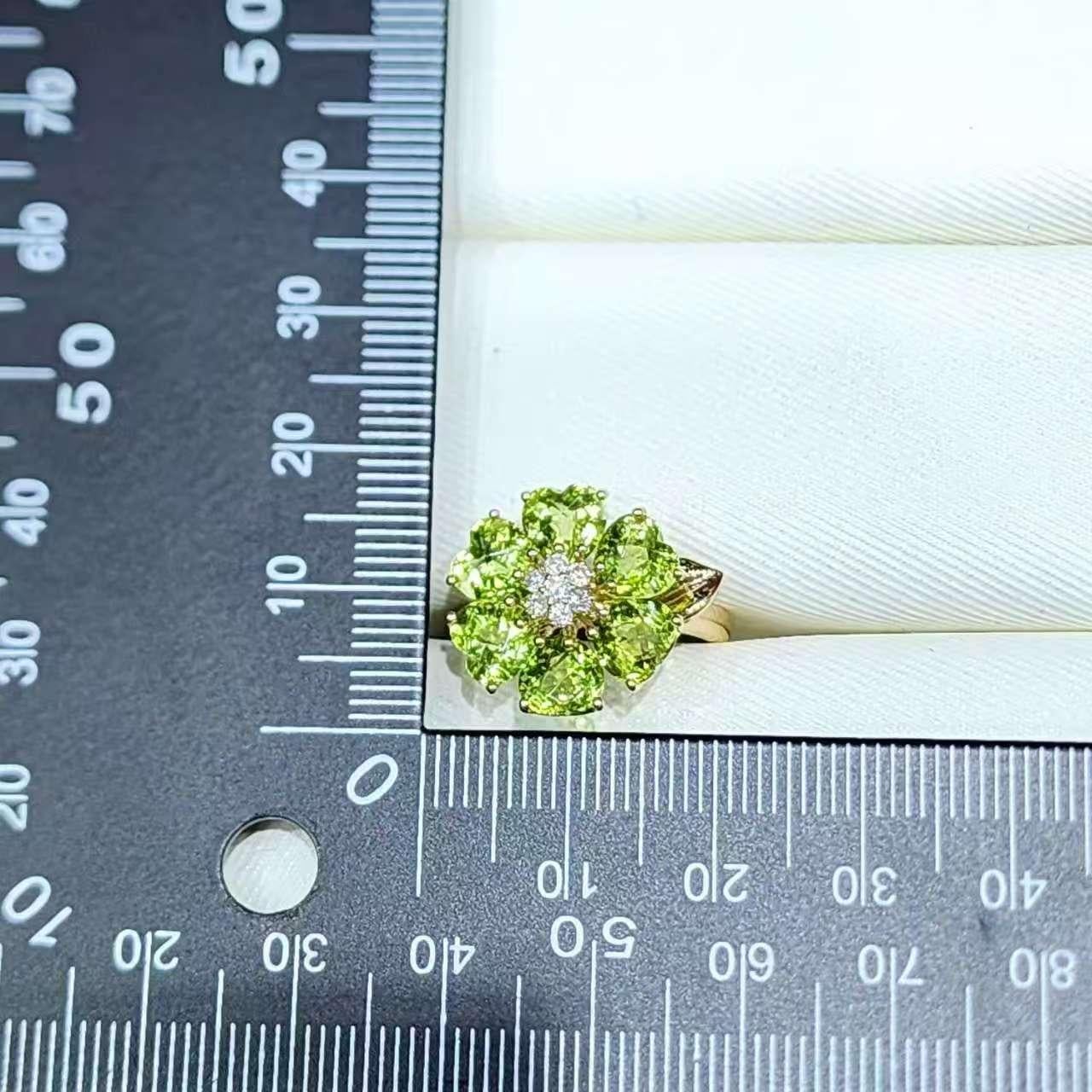 Bague fleur de péridot en or jaune 14K avec diamants Pour femmes en vente