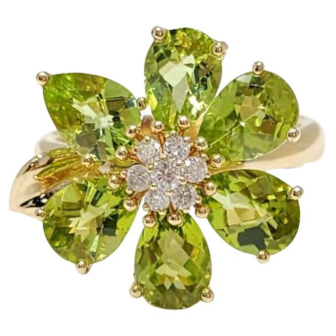 Vibrant 14K Yellow Gold Peridot Flower Ring with Diamonds