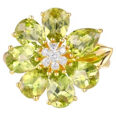 Vibrant 14K Yellow Gold Peridot Flower Ring with Diamonds
