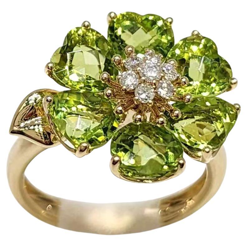 Vibrant 14K Yellow Gold Peridot Flower Ring with Diamonds