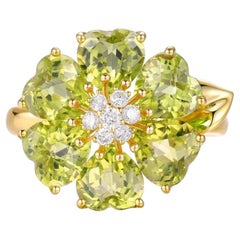 Vibrant 14K Yellow Gold Peridot Flower Ring with Diamonds