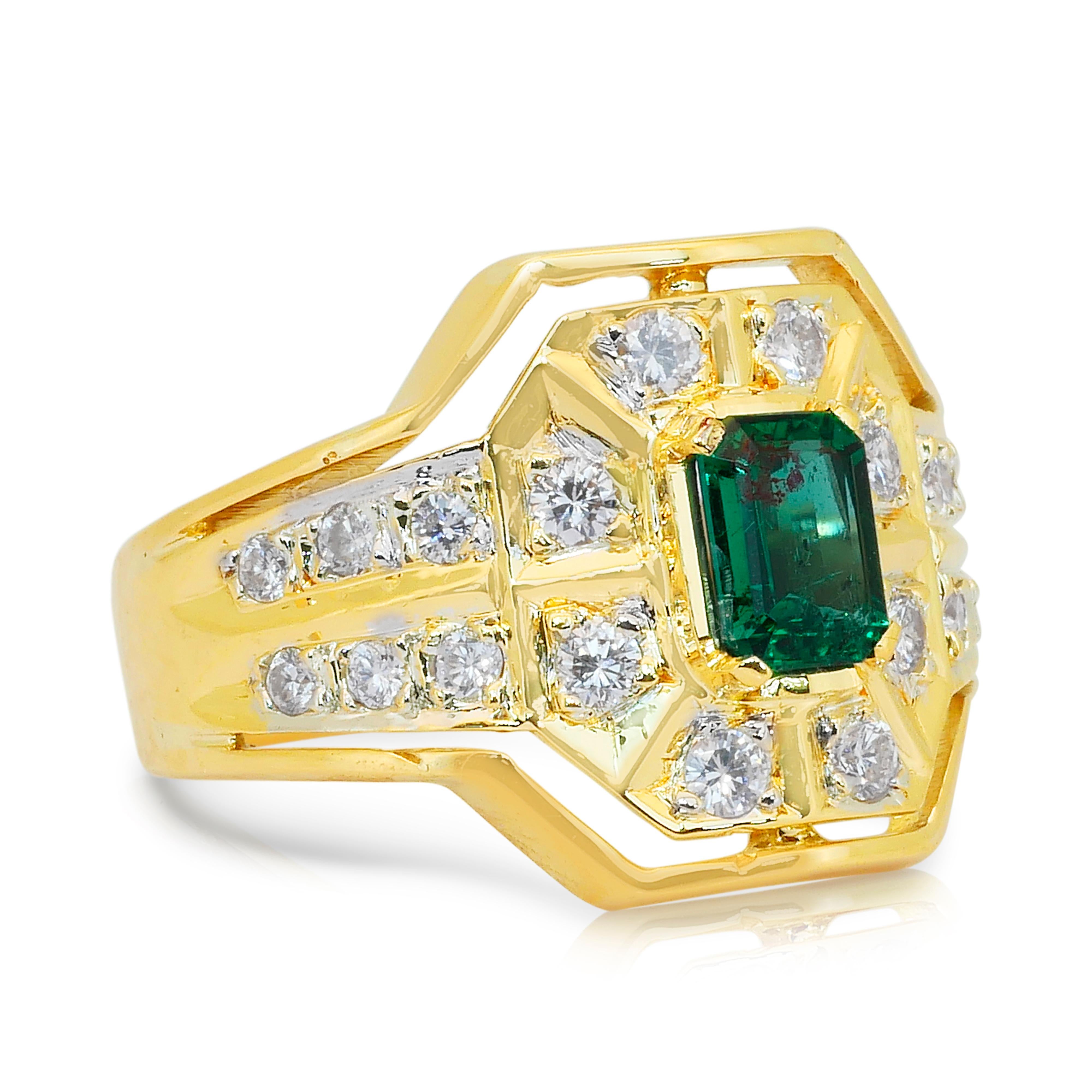 Vibrante Anillo de Cóctel de Oro Amarillo de 18 quilates con Esmeralda y Diamantes de 1,52 quilates Corte esmeralda en venta