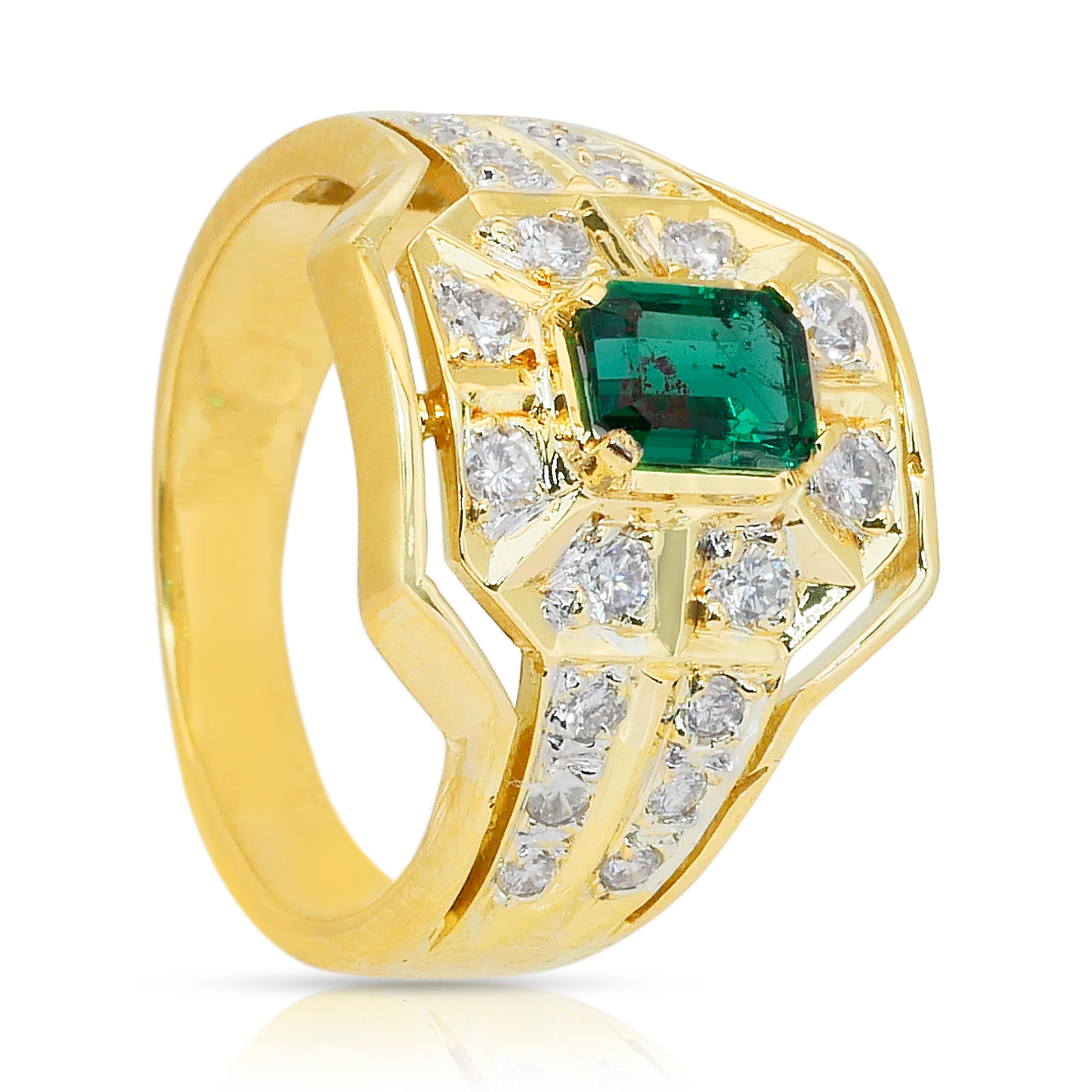 Vibrante Anillo de Cóctel de Oro Amarillo de 18 quilates con Esmeralda y Diamantes de 1,52 quilates en venta 3