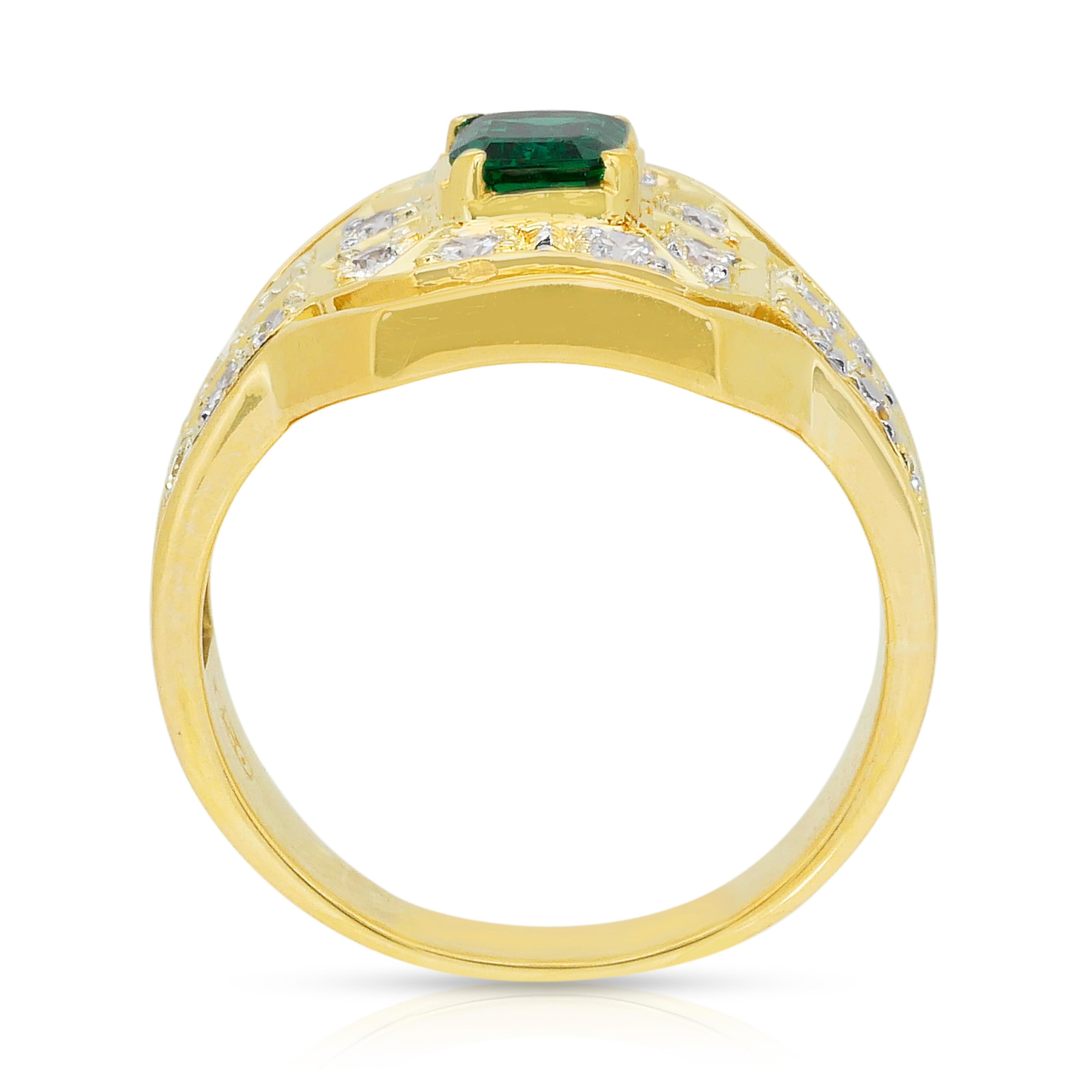 Vibrante Anillo de Cóctel de Oro Amarillo de 18 quilates con Esmeralda y Diamantes de 1,52 quilates en venta 4