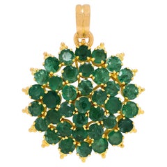 Vibrierende 1,85ct Smaragd-Cluster-Anhänger in 18K Gelbgold