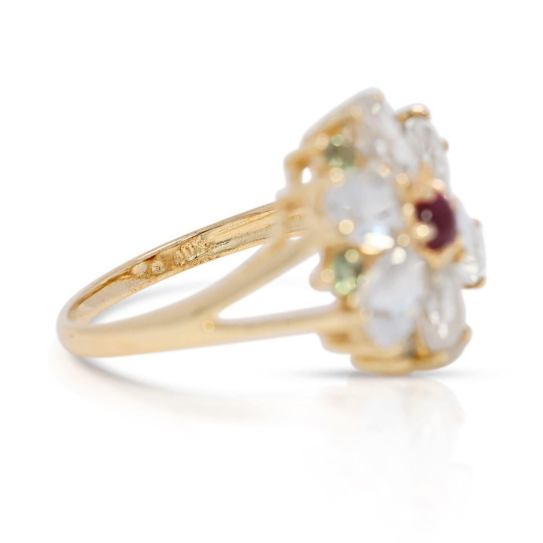 Vibrant 1.89ct Rubellite, Topaz & Tourmaline Ring in 9K Yellow Gold Corte redondo en venta