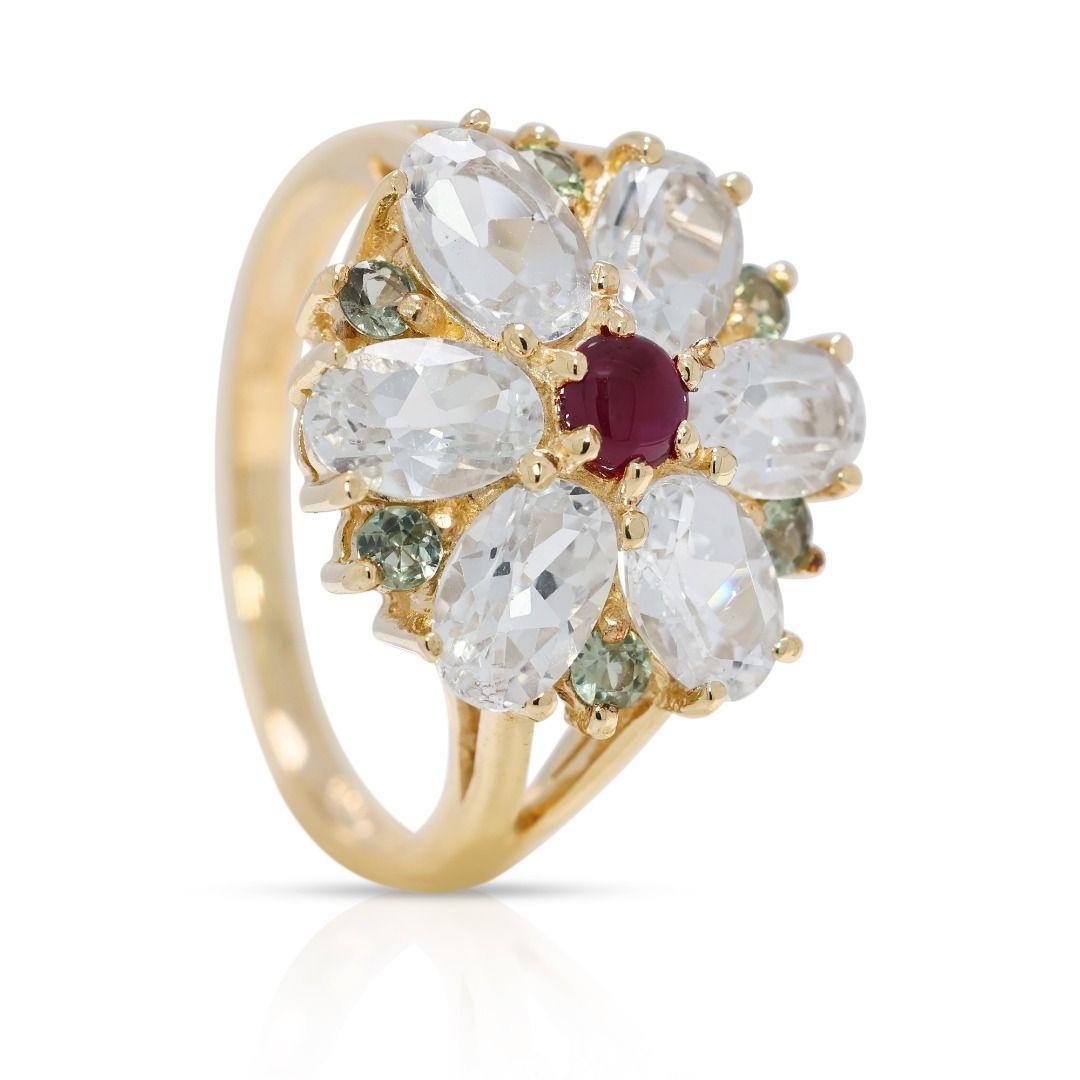 Vibrant 1.89ct Rubellite, Topaz & Tourmaline Ring in 9K Yellow Gold en Excelente estado para la venta en רמת גן, IL