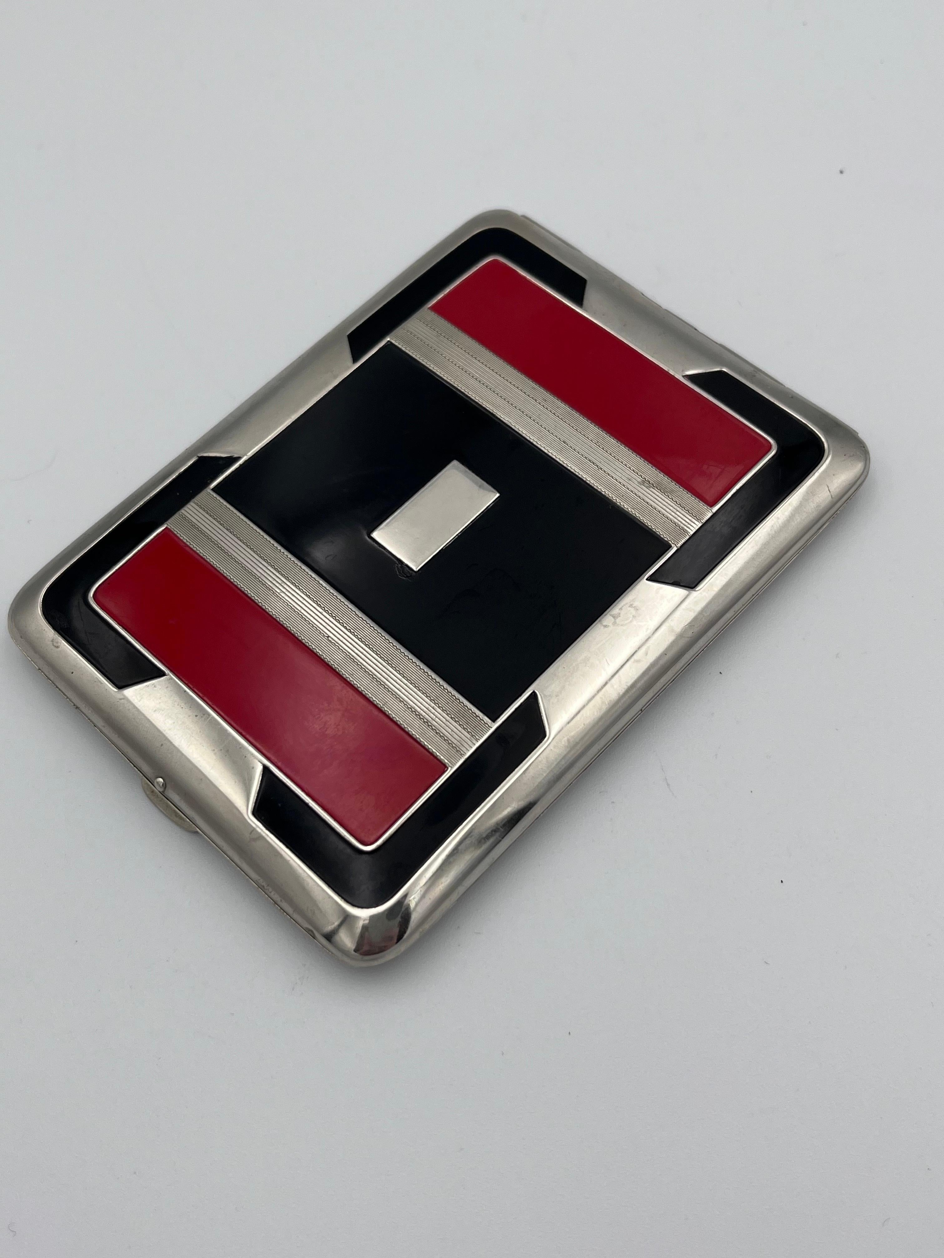 Vibrante pitillera Art Decó de 1930 con esmalte geométrico negro y rojo Marathon mediados del siglo XX en venta