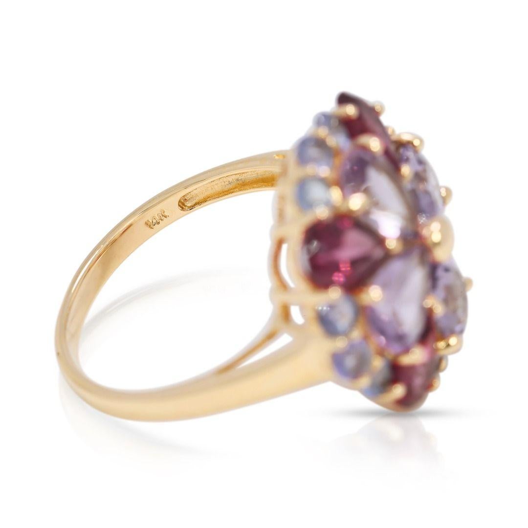 Vibrant 3.26ct Amethyst & Tourmaline Ring in 14K Yellow Gold Corte redondo en venta