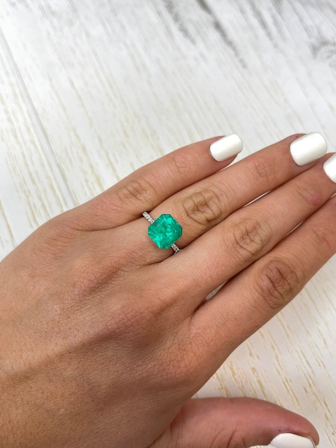 Vibrant 4.83 Carat Asscher Cut Muzo Colombian Emerald Gem - May Birthstone For Sale 2