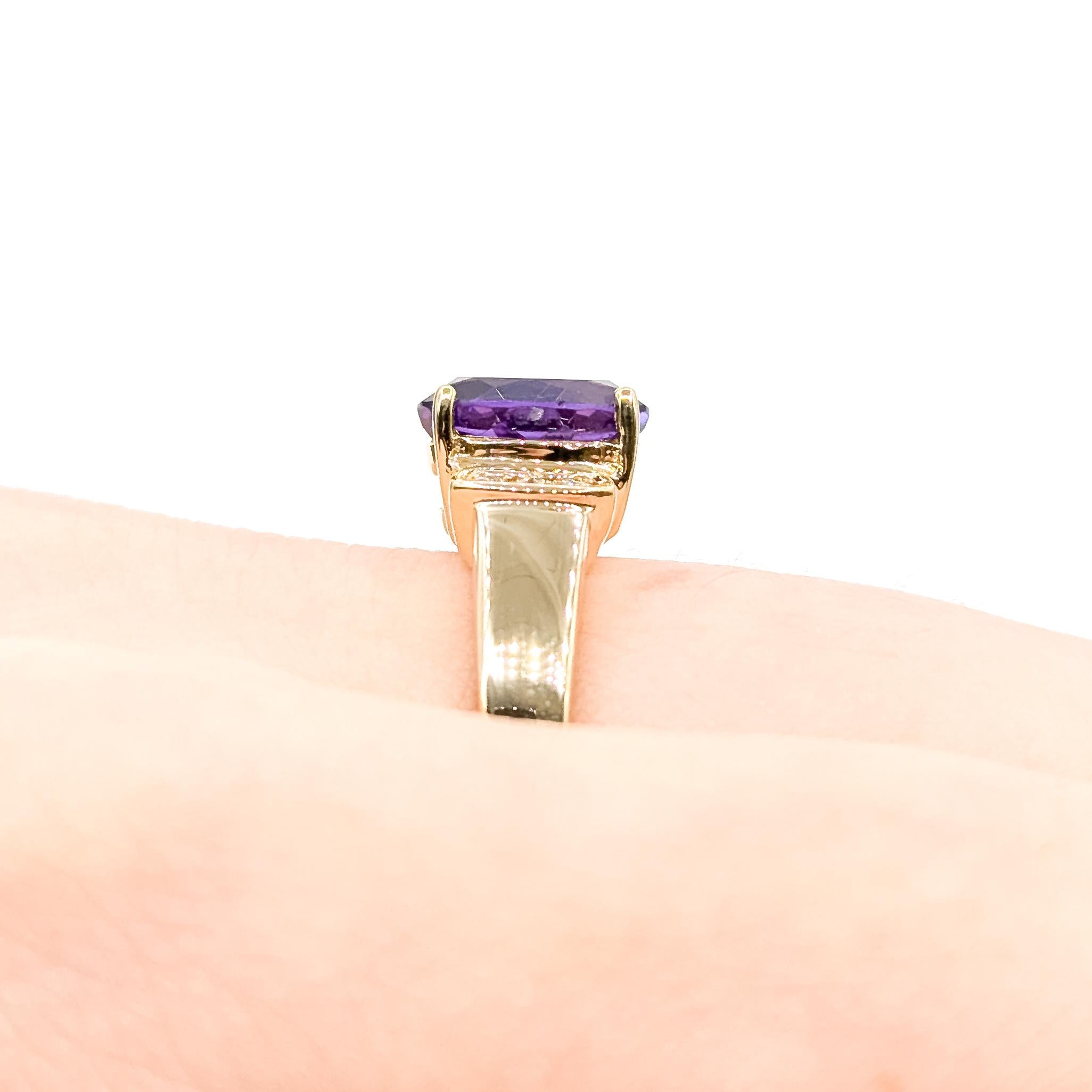 Vibrant Amethyst & Diamond Ring in 14k Yellow Gold en Excelente estado para la venta en Bloomington, MN