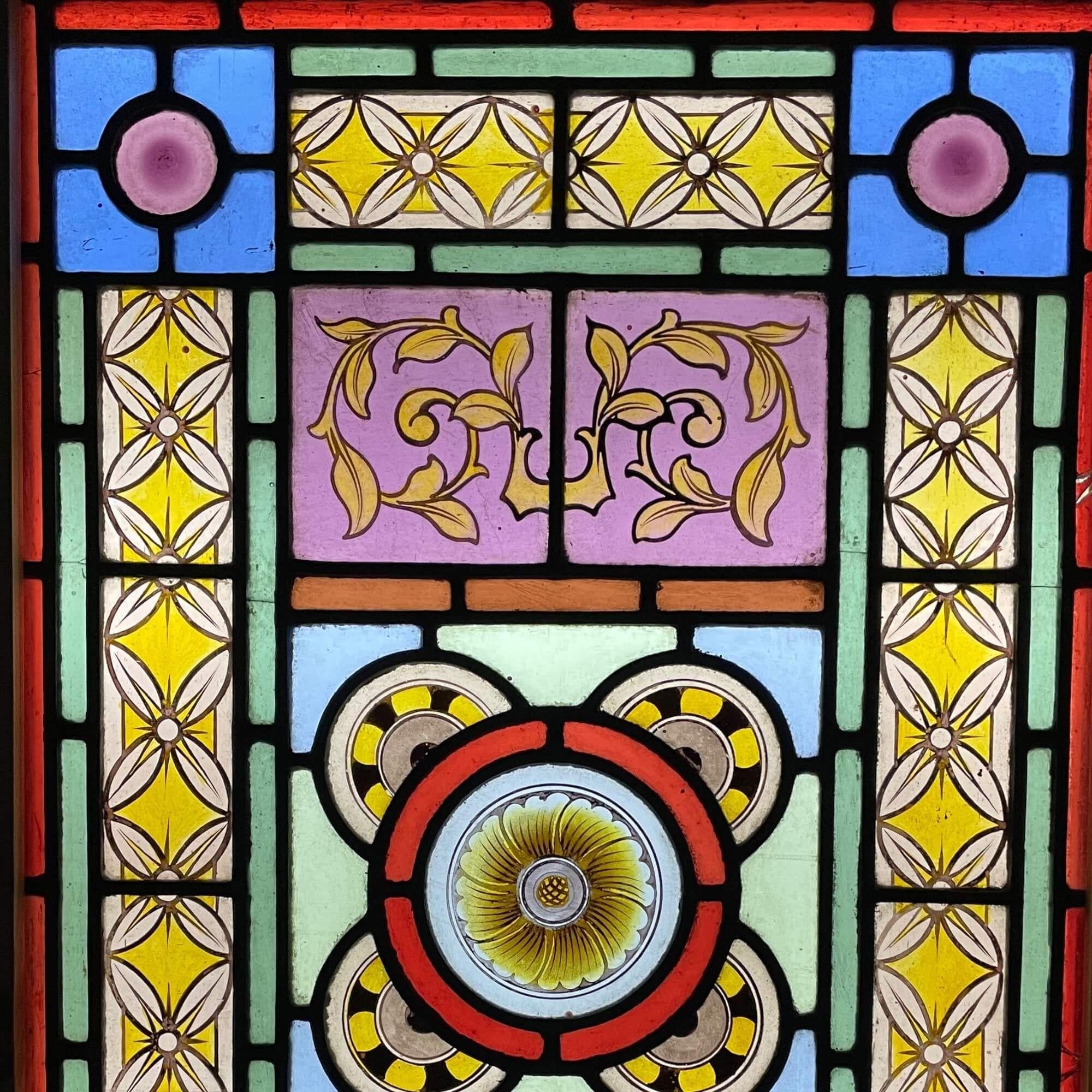 Leuchtend antikes Glasfenster mit Buntglasmalerei (Viktorianisch) im Angebot