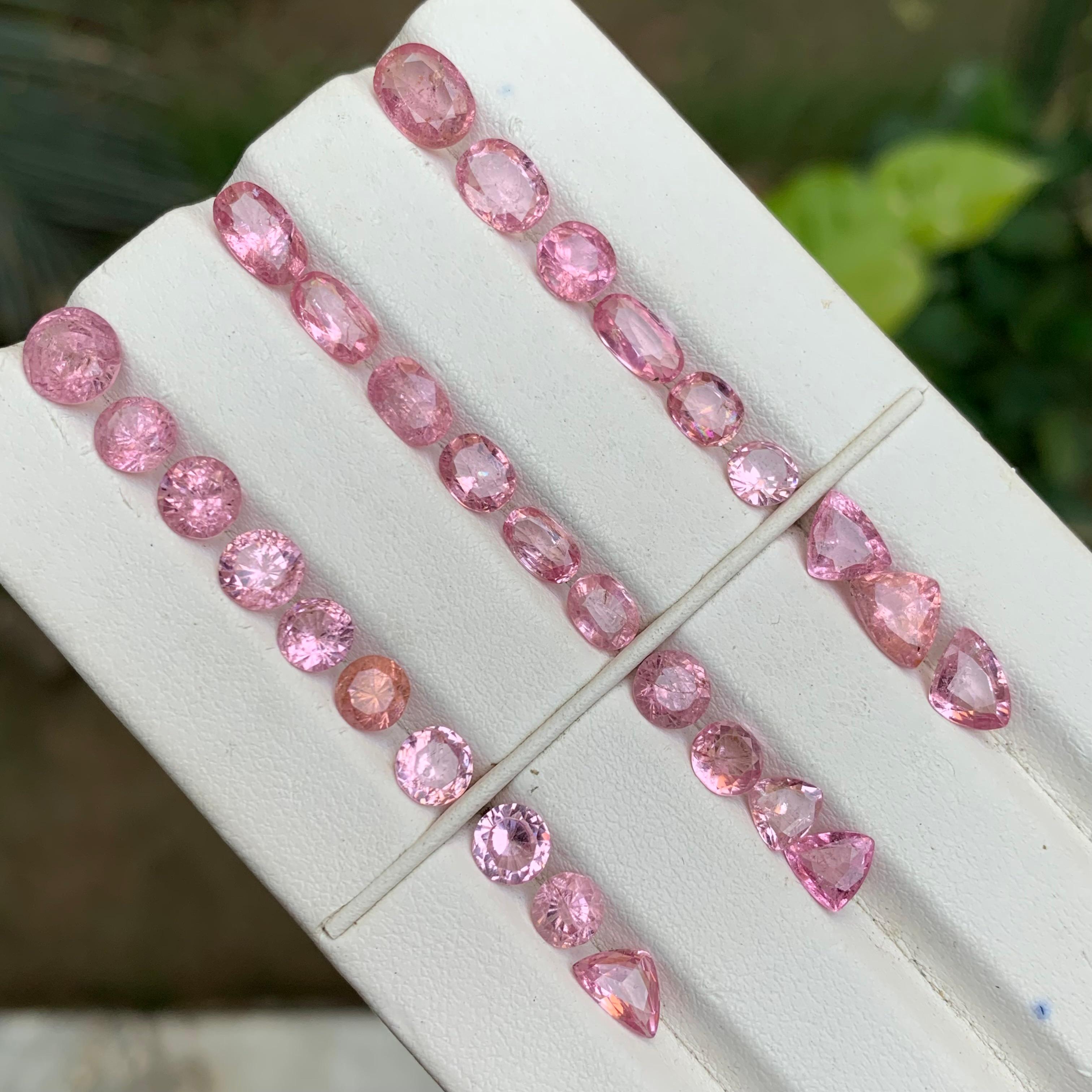 Lote de gemas sueltas de espinela natural de color rosa bebé vibrante 22,90 quilates en venta 7