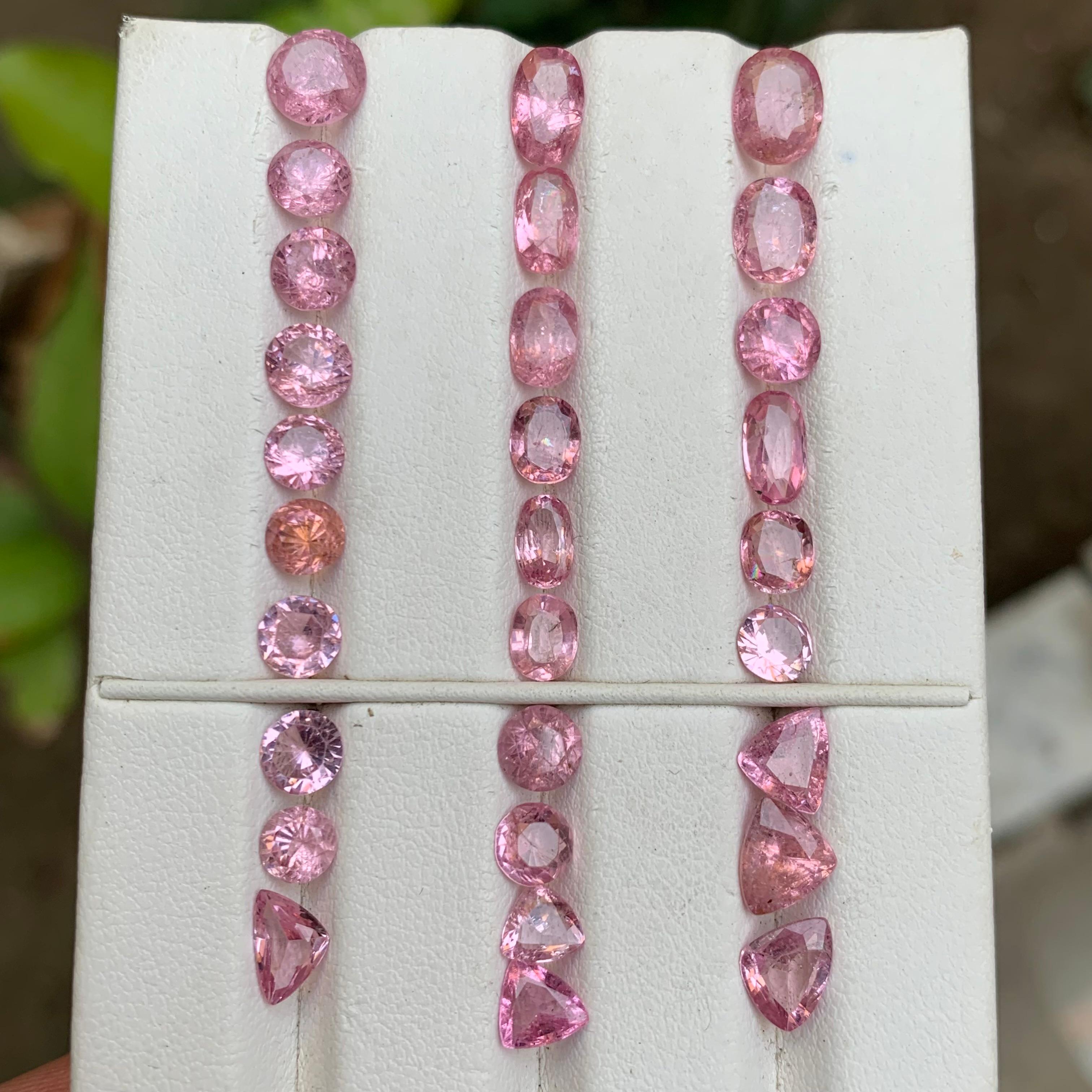 Lote de piedras preciosas sueltas de espinela natural de color rosa vibrante para anillos, pendientes, collares, pulseras o cualquier otro tipo de joya ¡¡¡Corte ovalado, redondo y trillón!!

💎 TIPO DE PIEDRA PRECIOSA: Turmalina 
⚖️ PESO: 3,35