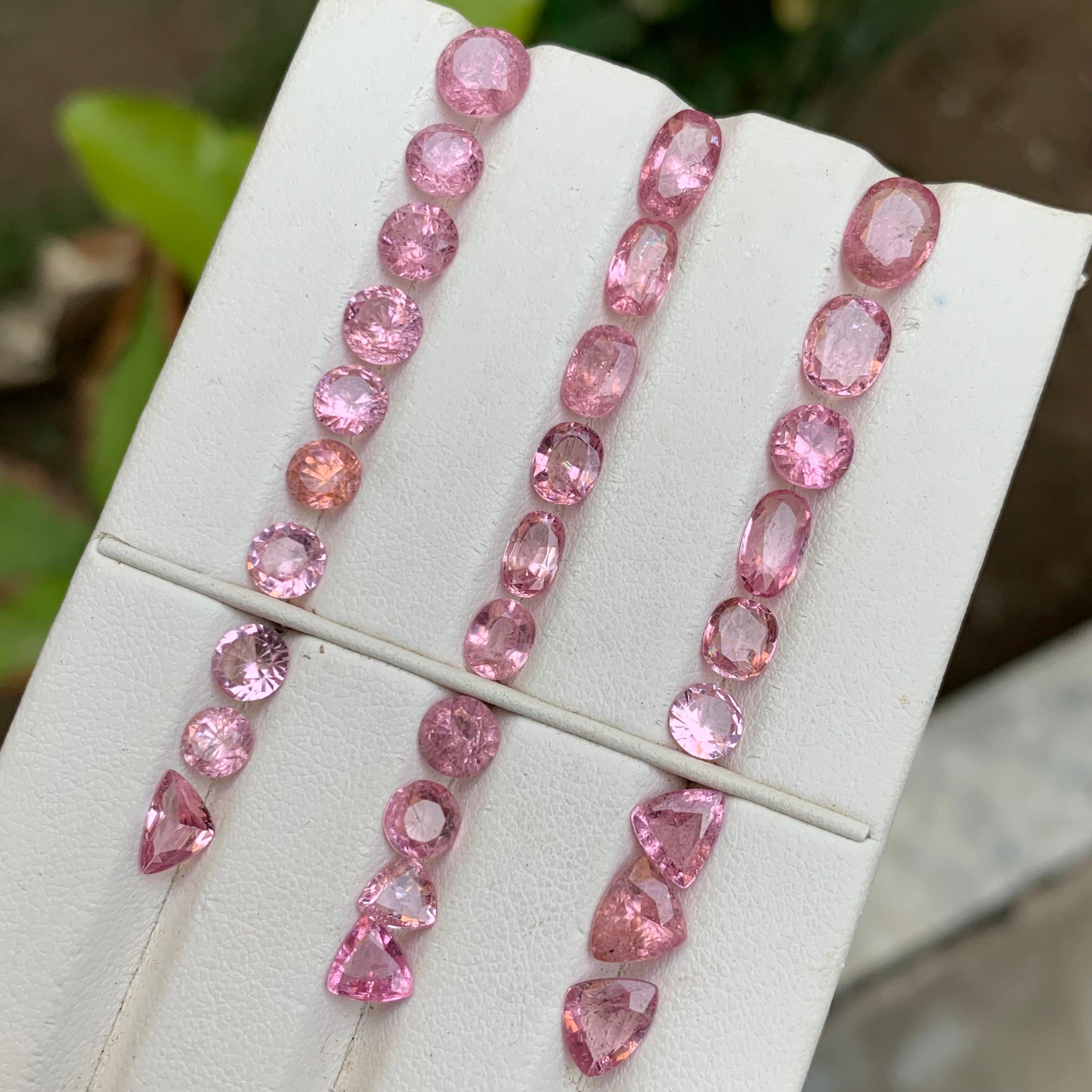 Lote de gemas sueltas de espinela natural de color rosa bebé vibrante 22,90 quilates Contemporáneo en venta
