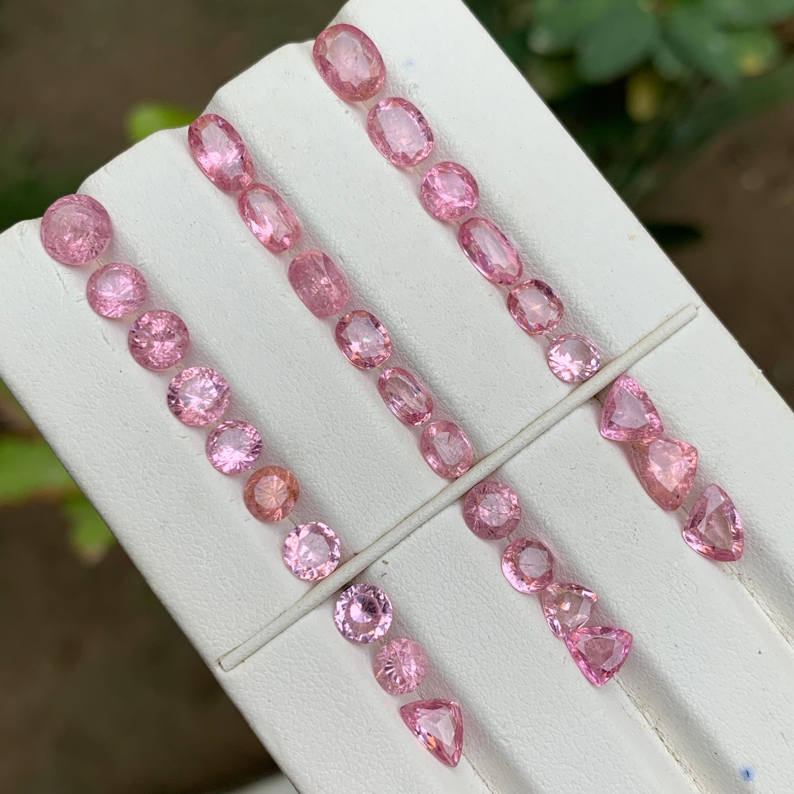 Lote de gemas sueltas de espinela natural de color rosa bebé vibrante 22,90 quilates Corte mixto en venta