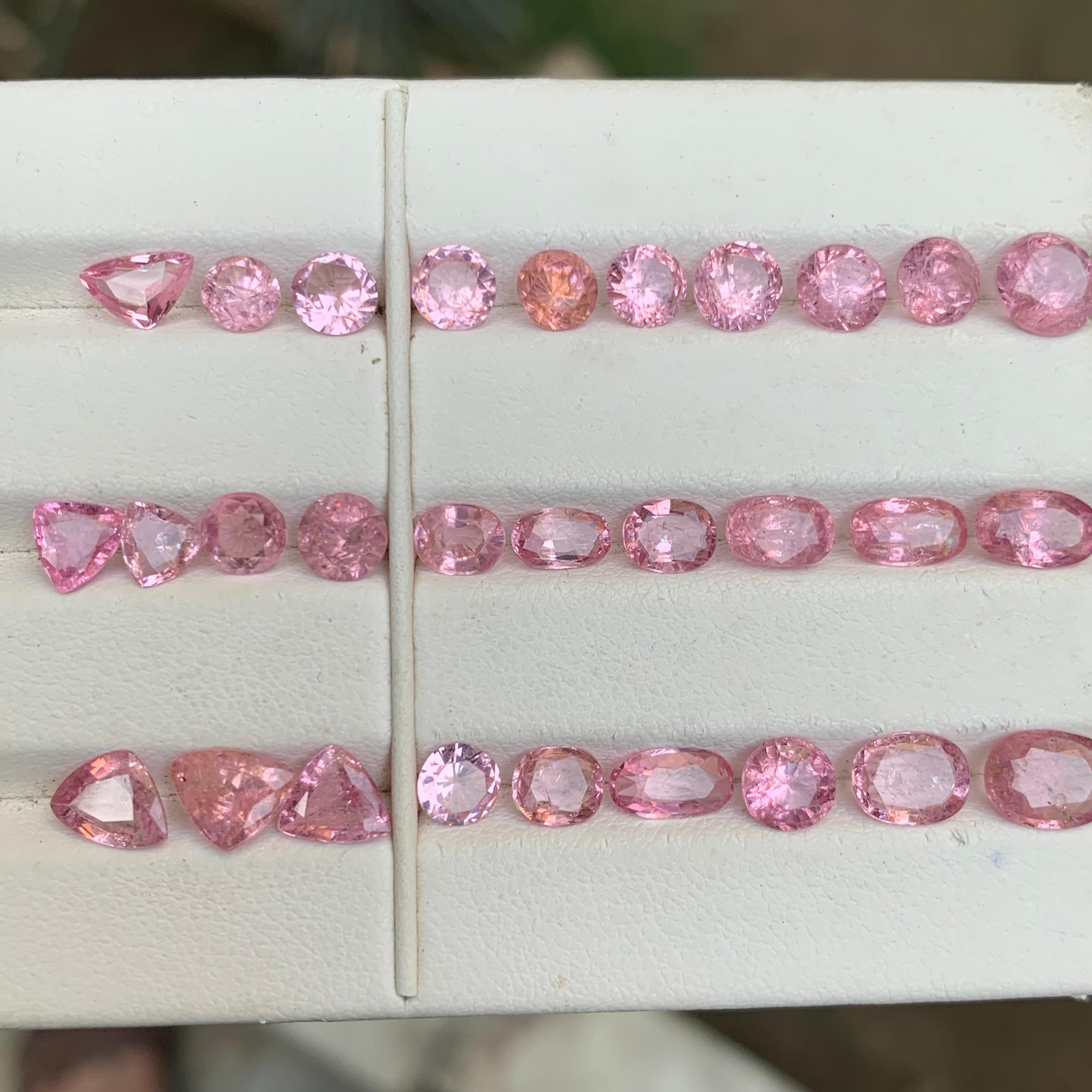 Lote de gemas sueltas de espinela natural de color rosa bebé vibrante 22,90 quilates en Nuevo estado para la venta en Peshawar, PK