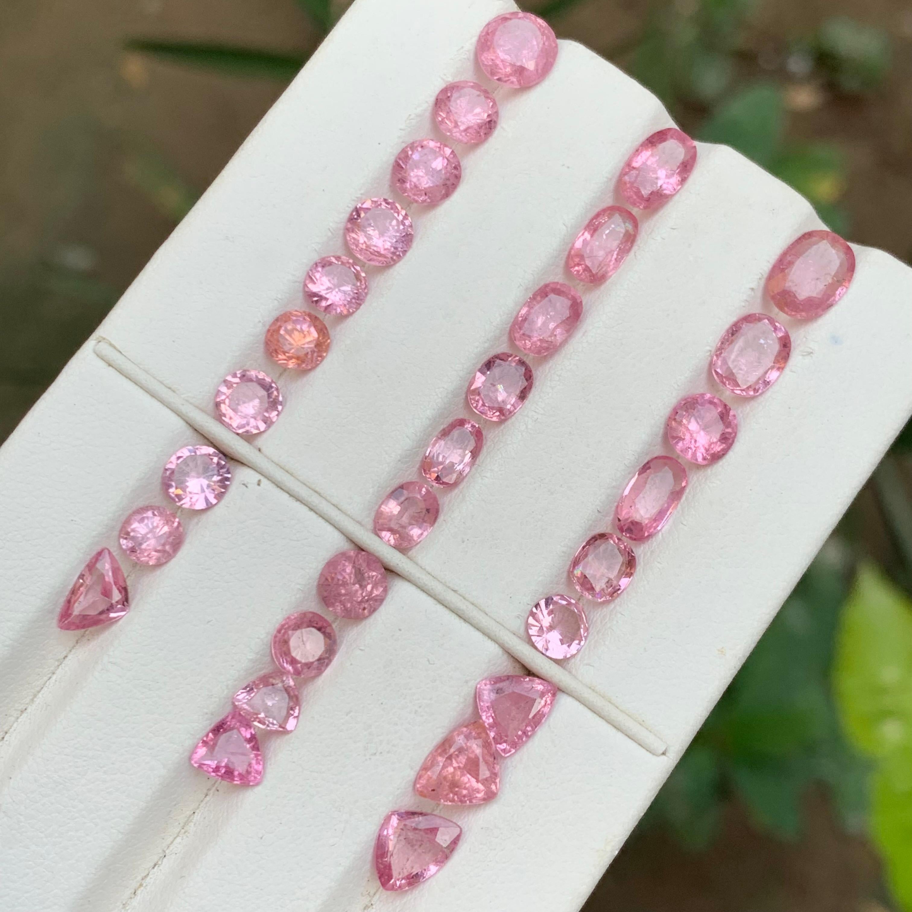 Lote de gemas sueltas de espinela natural de color rosa bebé vibrante 22,90 quilates en venta 2