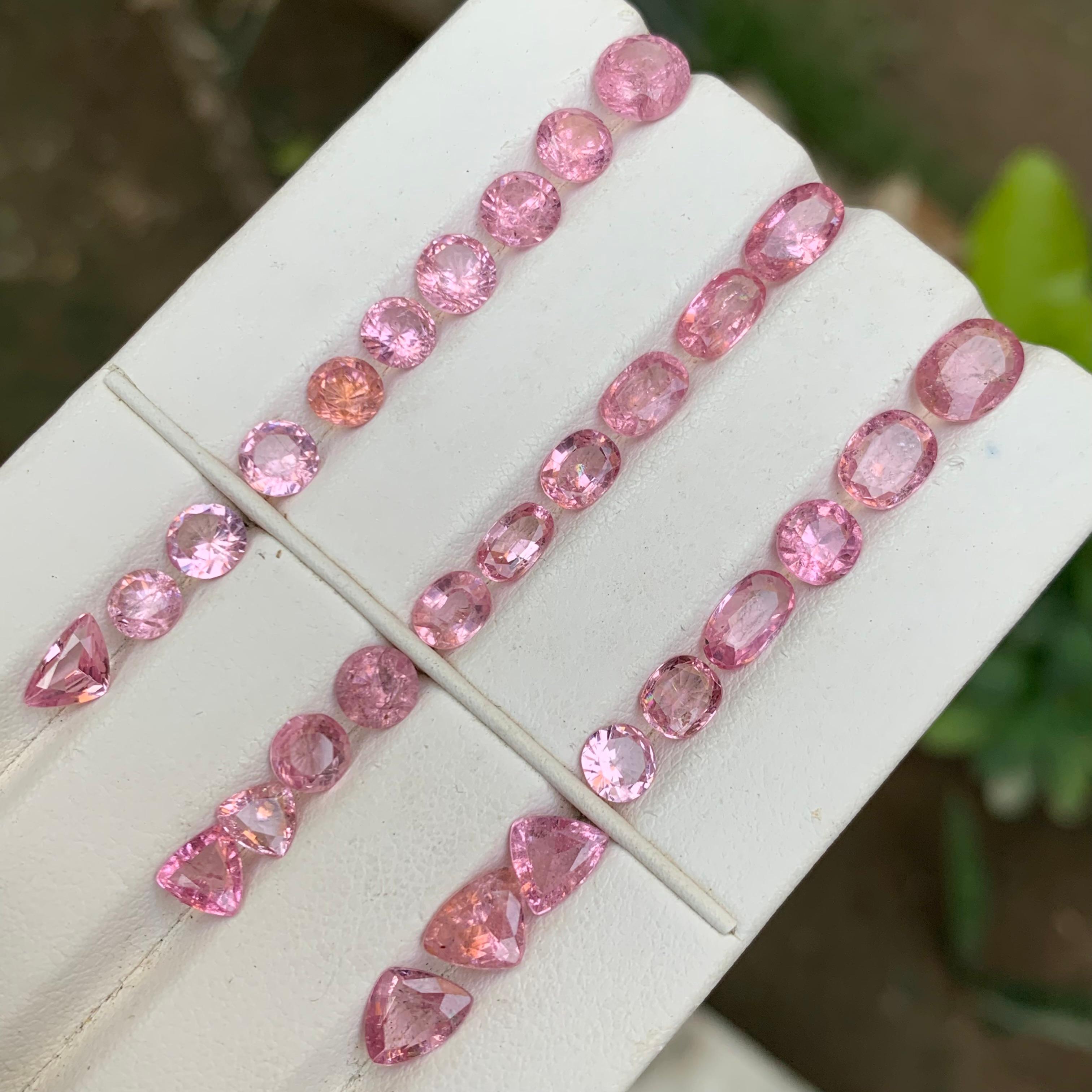 Lote de gemas sueltas de espinela natural de color rosa bebé vibrante 22,90 quilates en venta 3