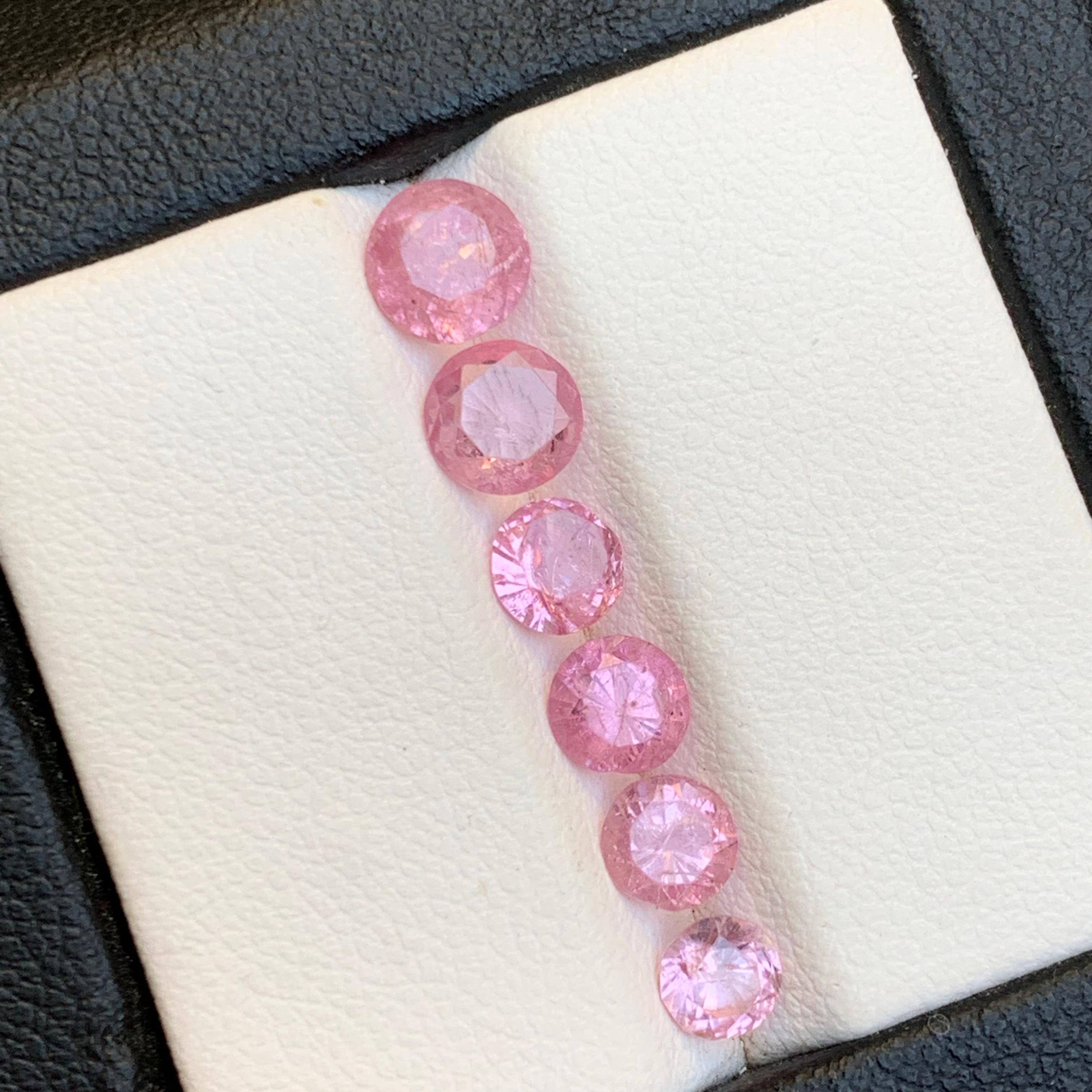 ¡Lote de piedras preciosas sueltas de espinela natural de color rosa vibrante para anillos, pendientes, collares, pulseras o cualquier otra joya con corte redondo!

💎 TIPO DE GEMA: Espinela
⚖️ PESO: 3,27 Quilates
🪚 FORMA Y CORTE: Corte redondo
📏