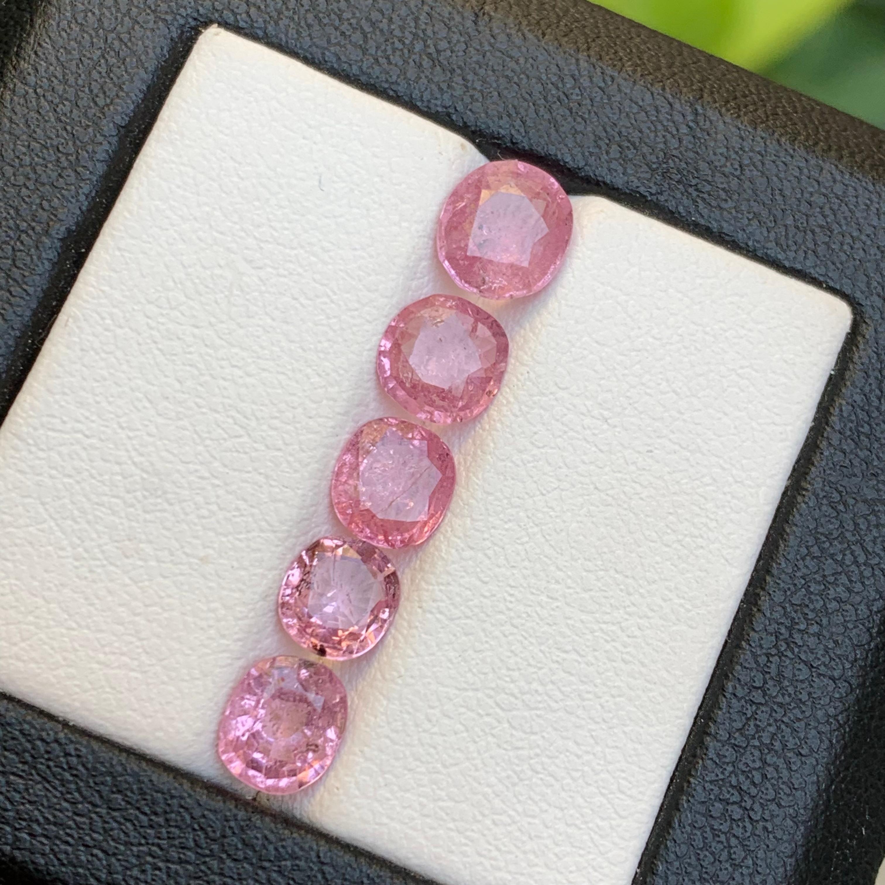 Contemporaneo Spinello rosa vibrante 5,39 carati Nature Gemme sciolte Dimensione Gioielli Lotto-Rotondo in vendita