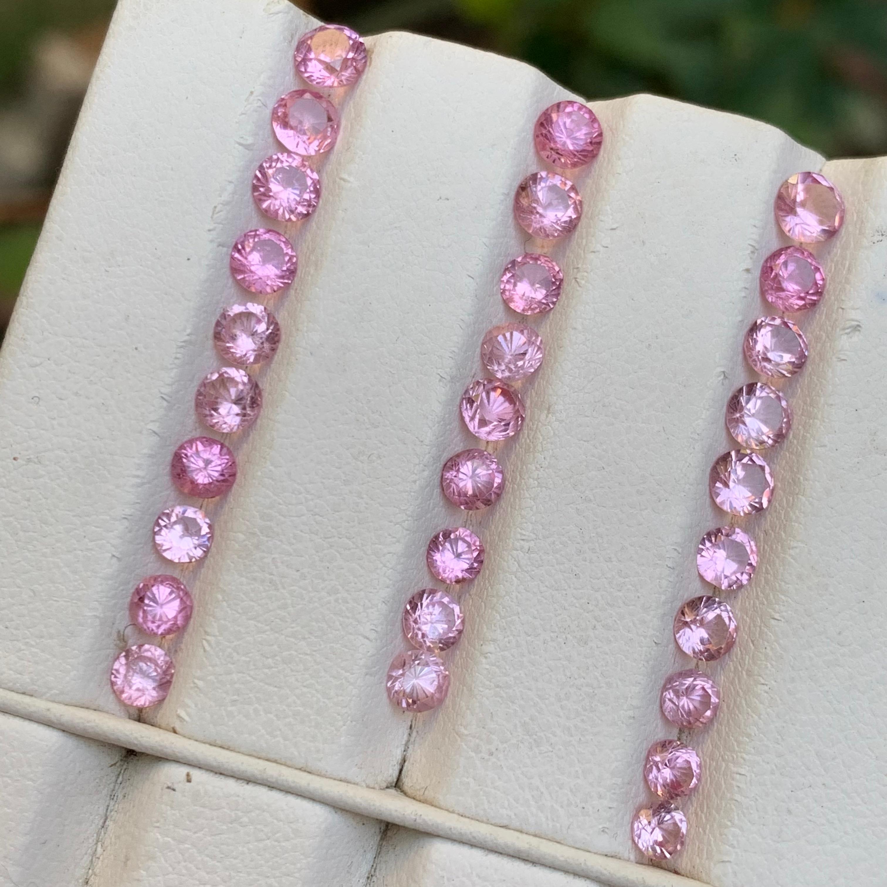 Lote de gemas sueltas de espinela natural de color rosa vibrante para anillos, pendientes, collares, pulseras o cualquier otro tipo de joyería ¡¡Corte redondo brillante!

💎 TIPO DE GEMA: Espinela
⚖️ PESO: 8,29 Quilates
🪚 FORMA Y CORTE: Corte