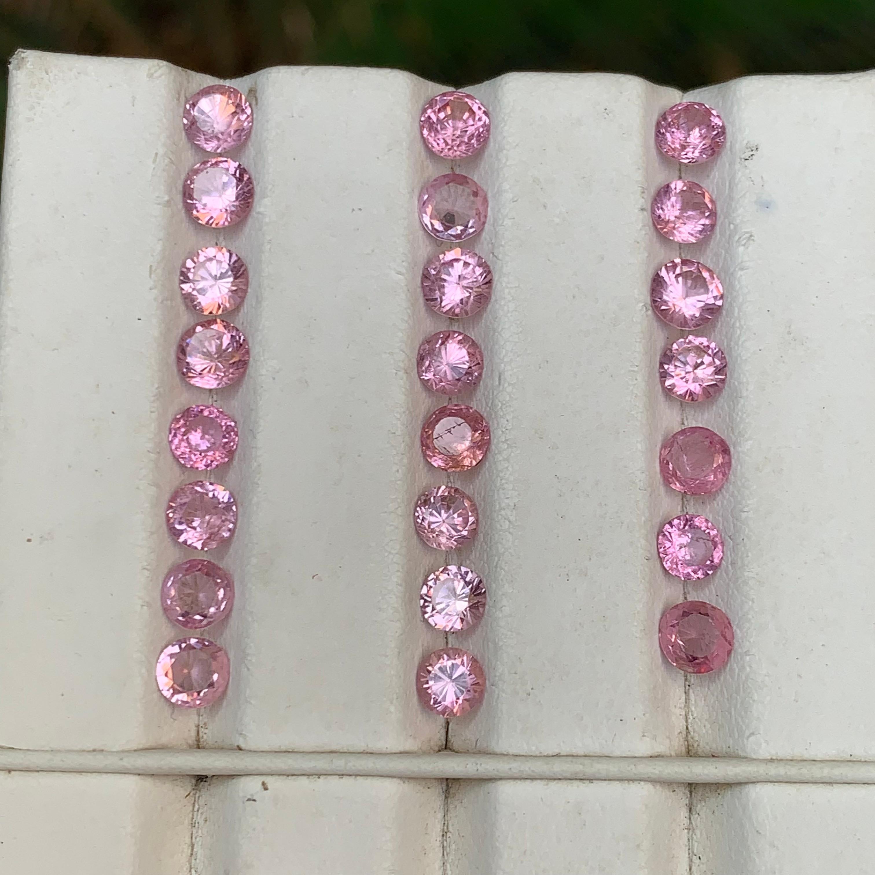 Taglio rotondo Spinello rosa vibrante 9,30 carati Nature Gemme sciolte Lotto di gioielli in vendita