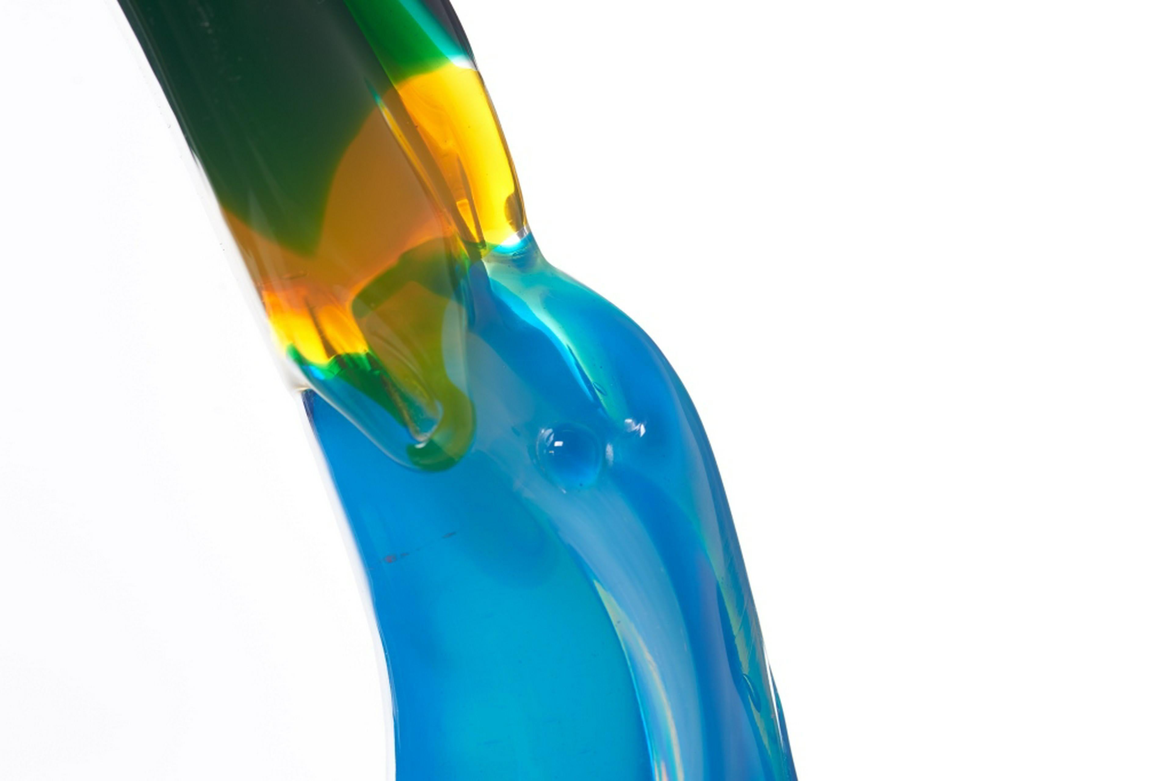 Large vibrant blue and yellow Murano glass figure of a Toucan.
Unsigned.




 