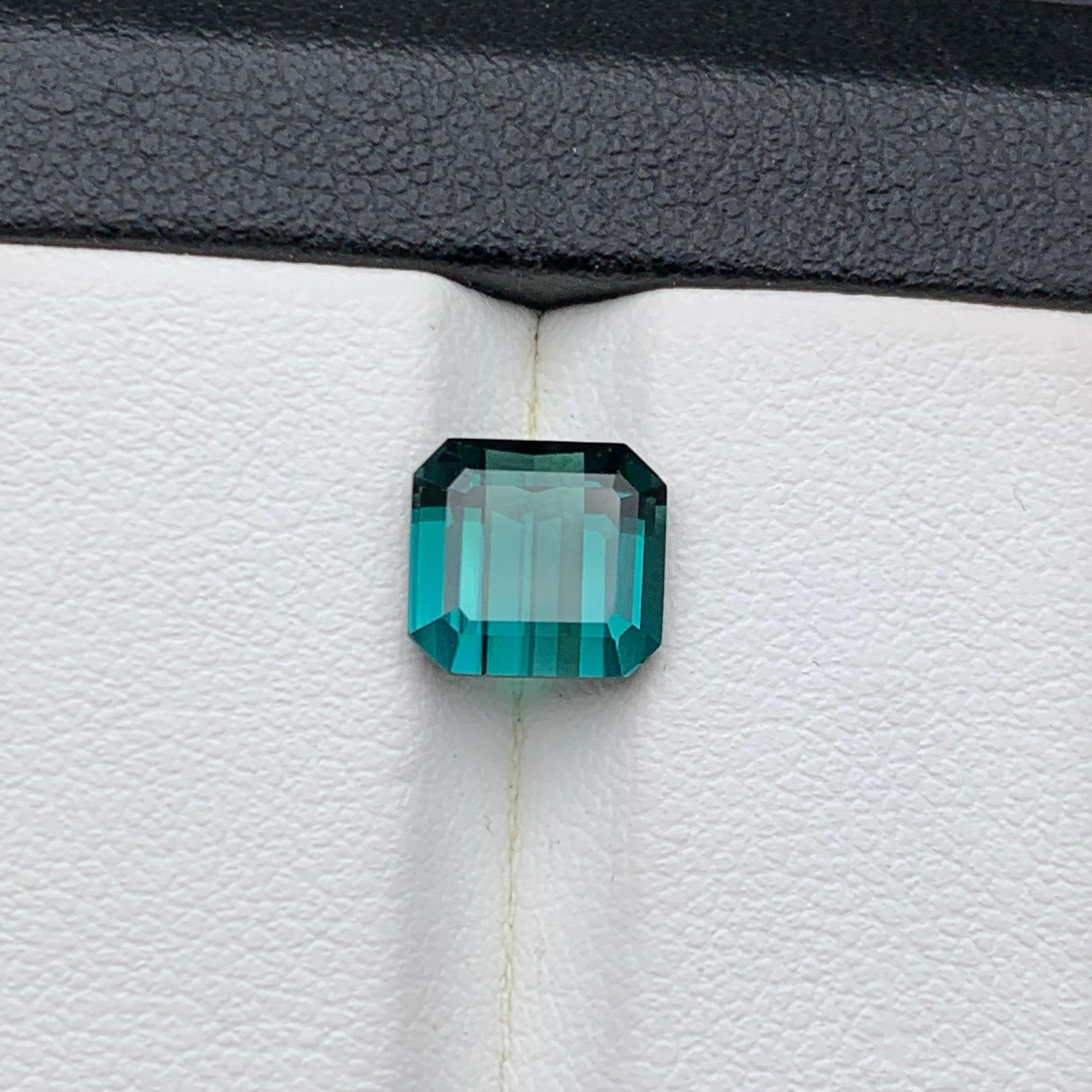 Vibrant Blue Natural Indicolite Tourmaline Ring Loose Gemstone 2.35Ct Emerald Cu For Sale 4
