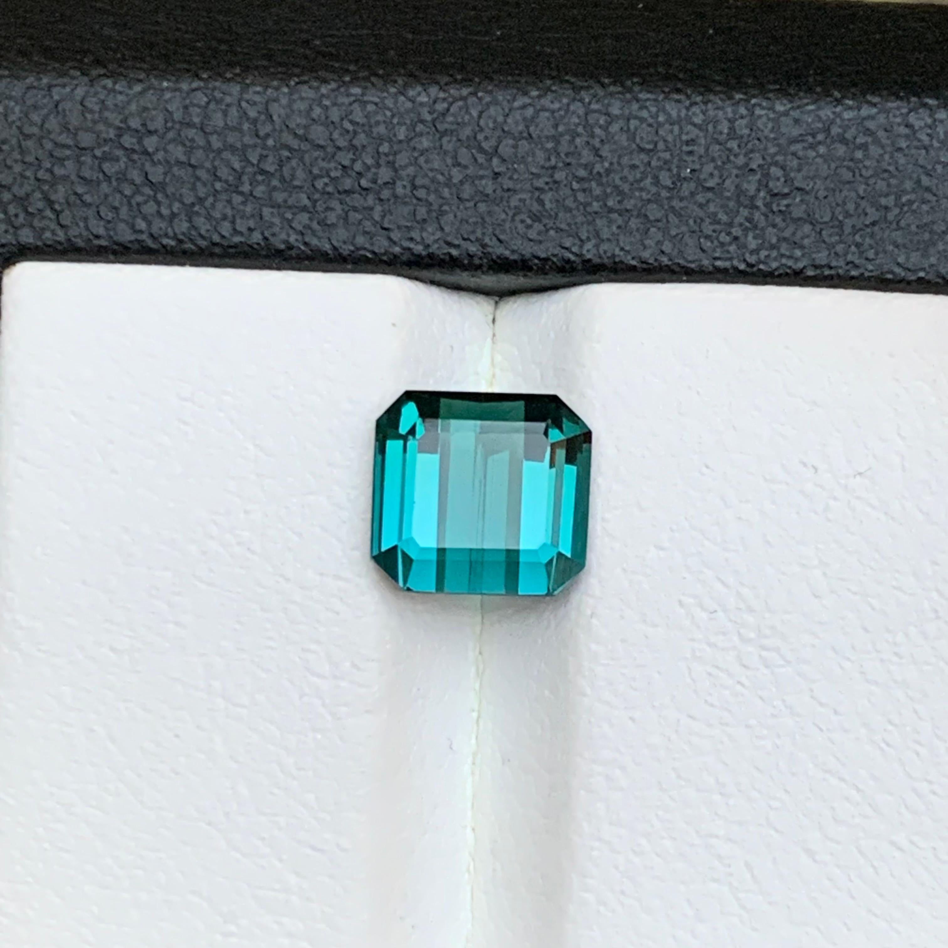 Contemporary Vibrant Blue Natural Indicolite Tourmaline Ring Loose Gemstone 2.35Ct Emerald Cu For Sale