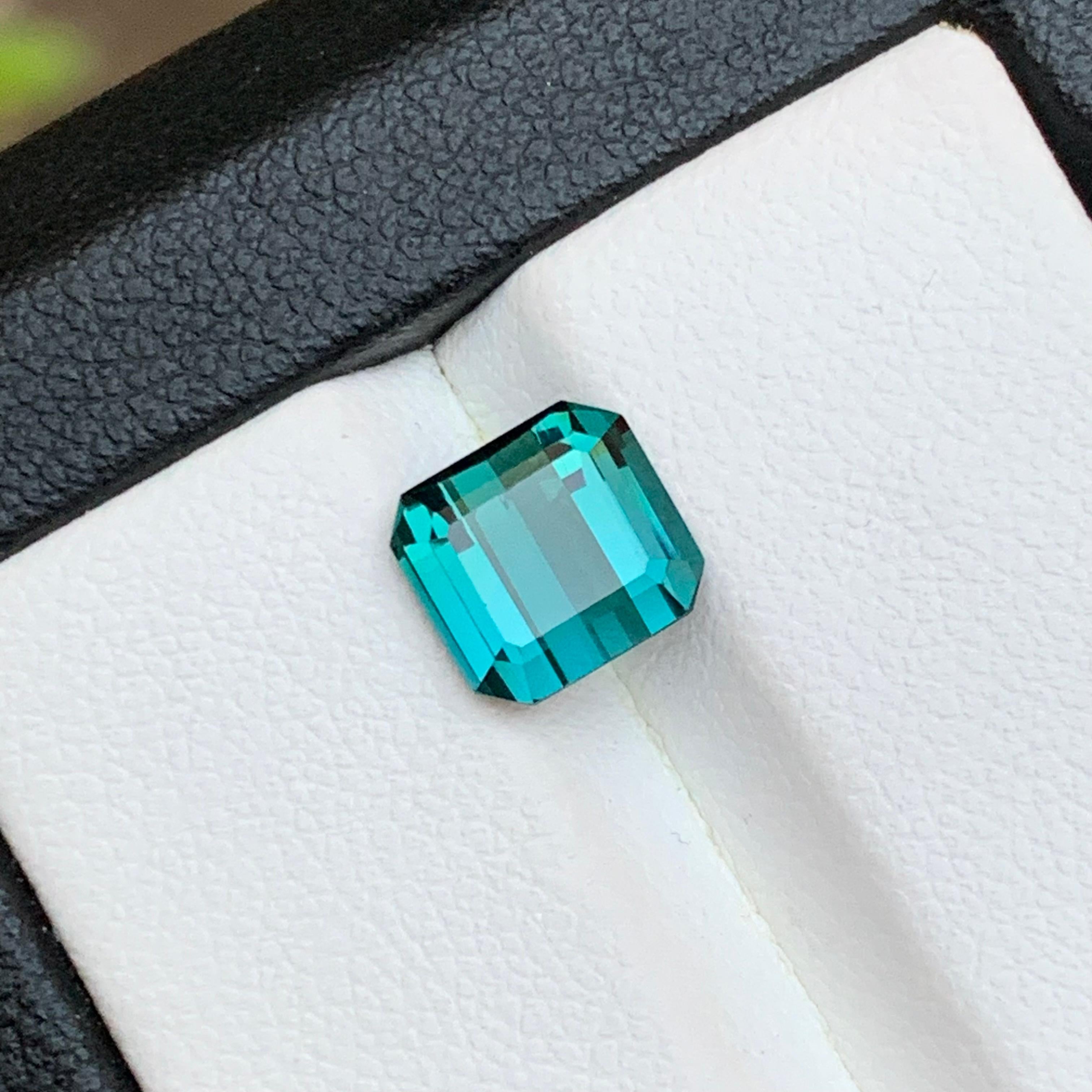 Women's or Men's Vibrant Blue Natural Indicolite Tourmaline Ring Loose Gemstone 2.35Ct Emerald Cu For Sale