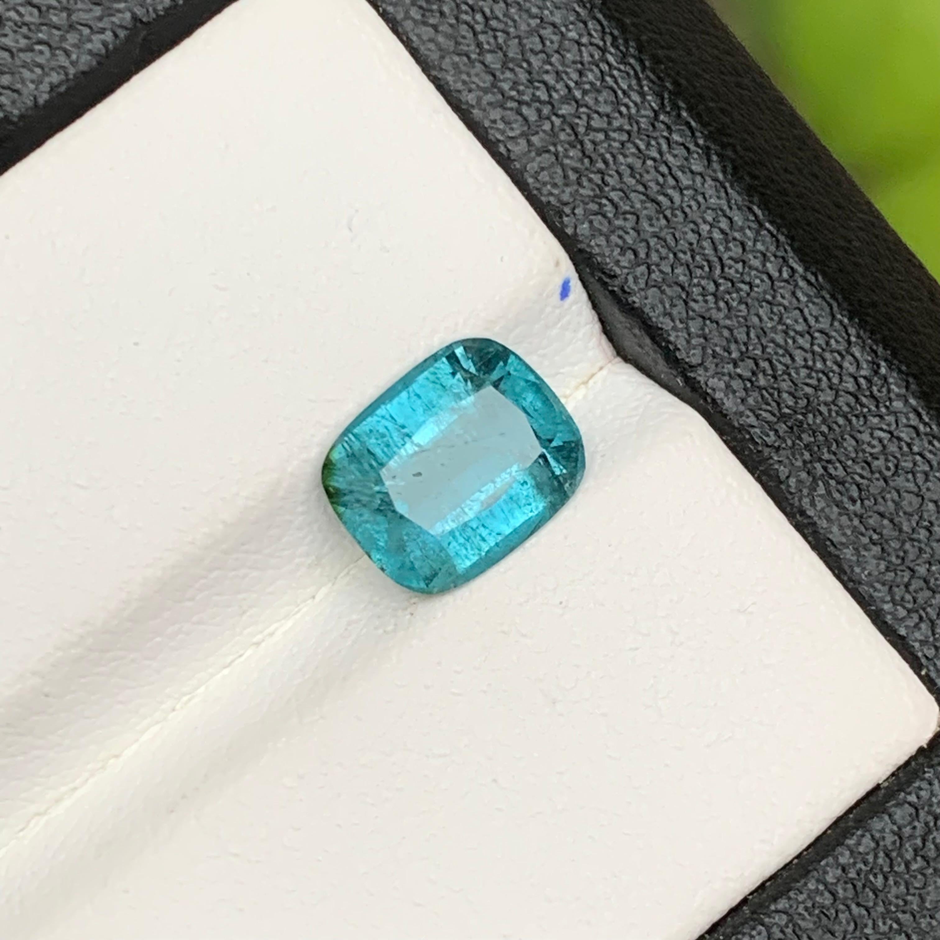 Taille coussin Bague pendentif tourmaline naturelle bleue vibrante, pierre précieuse non sertie 2.10 carats, taille coussin en vente