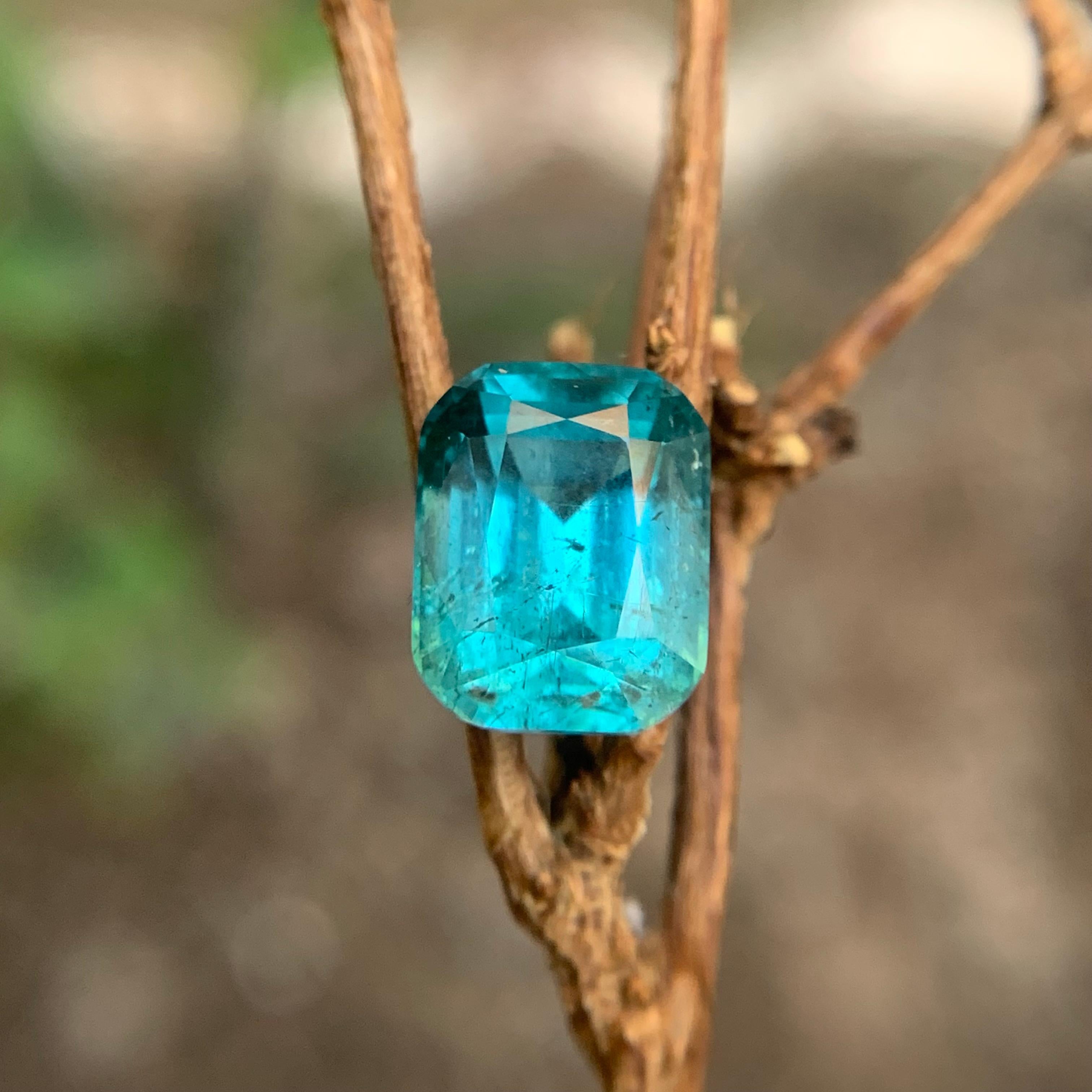 Bague pendentif tourmaline naturelle bleue vibrante, pierre précieuse non sertie 3.55 carats, taille coussin en vente 2