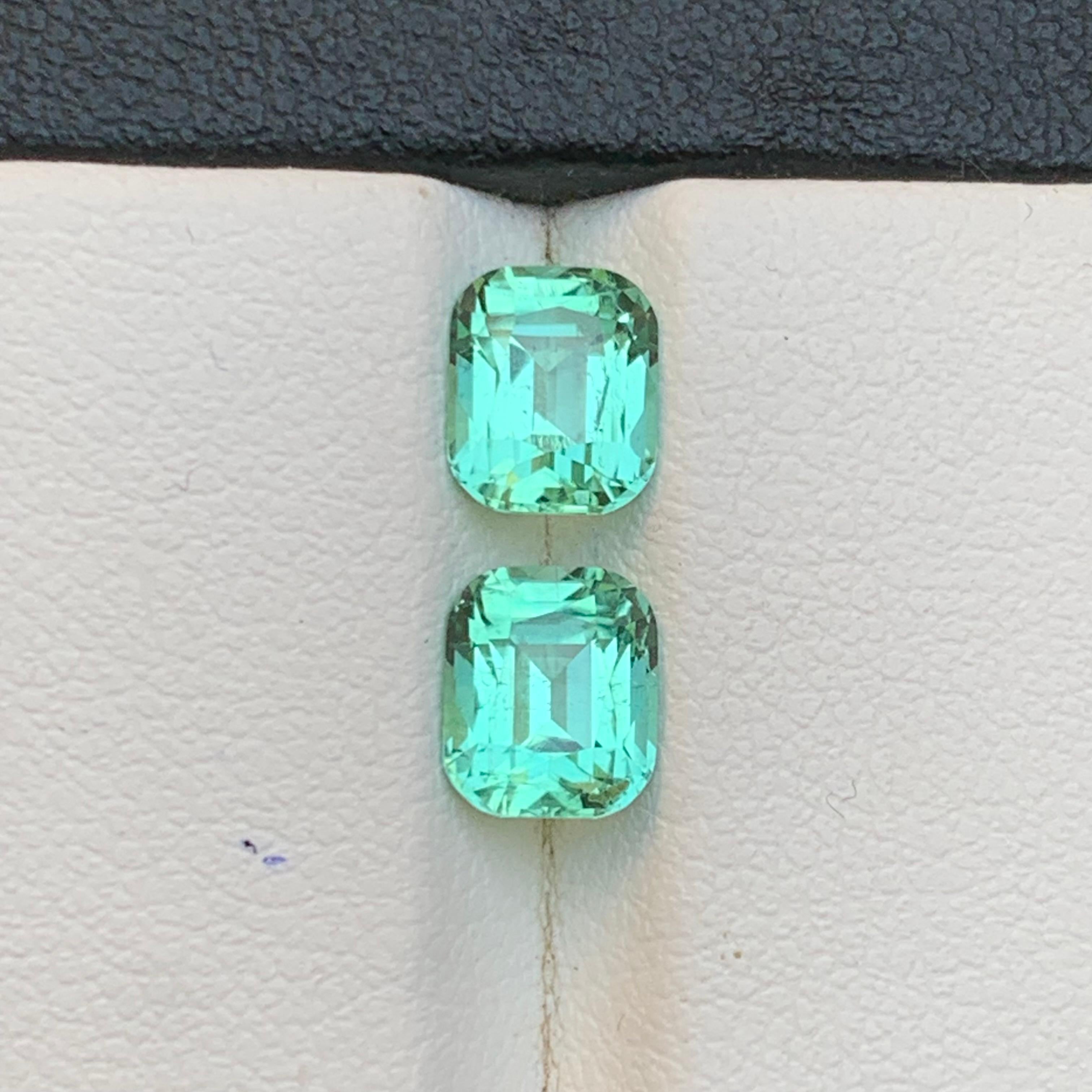 Lebendiger bläulich grüner Turmalin 2.81 Ct Cushion-Schliff Natürlicher loser Edelstein-Paar (Kissenschliff) im Angebot