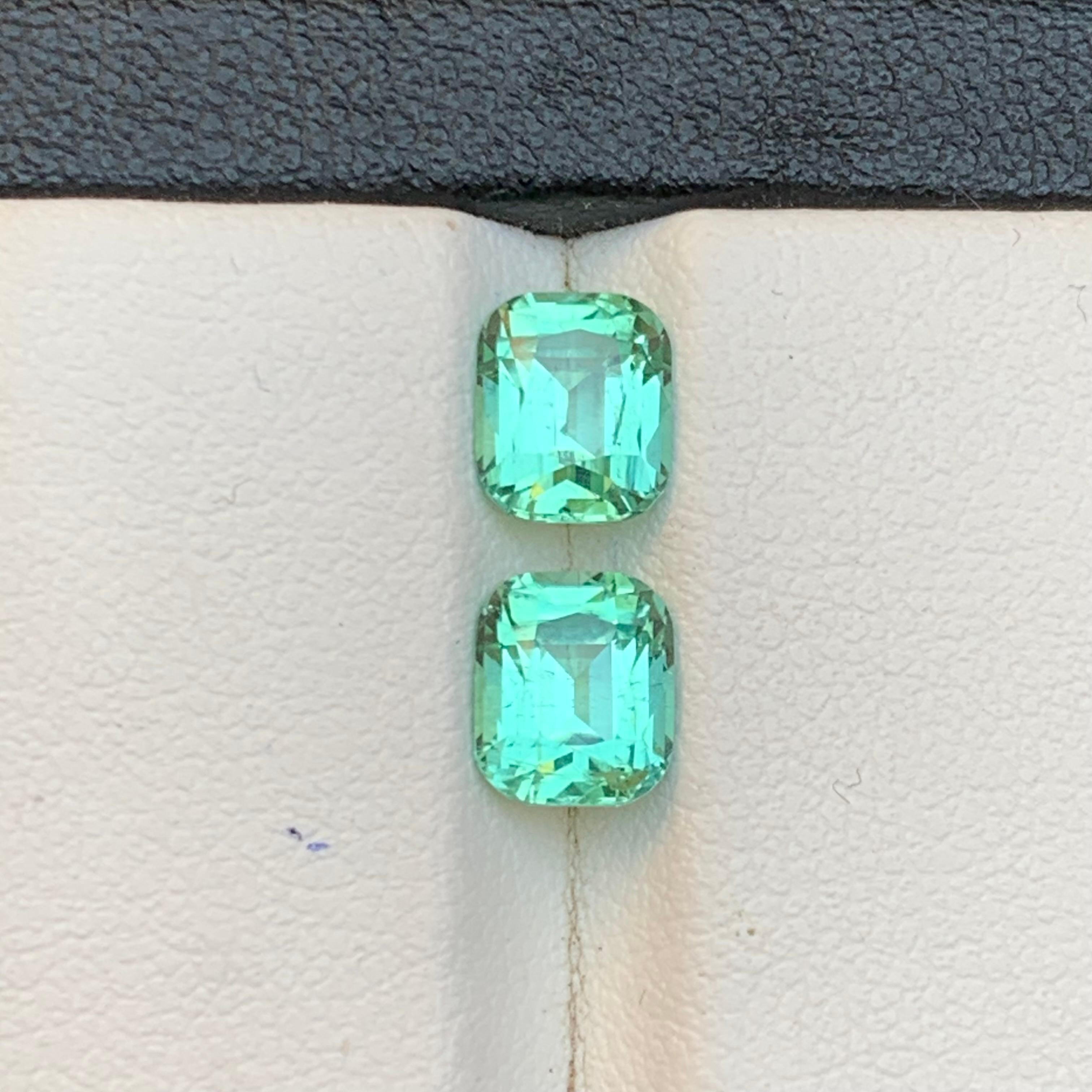 Lebendiger bläulich grüner Turmalin 2.81 Ct Cushion-Schliff Natürlicher loser Edelstein-Paar für Damen oder Herren im Angebot