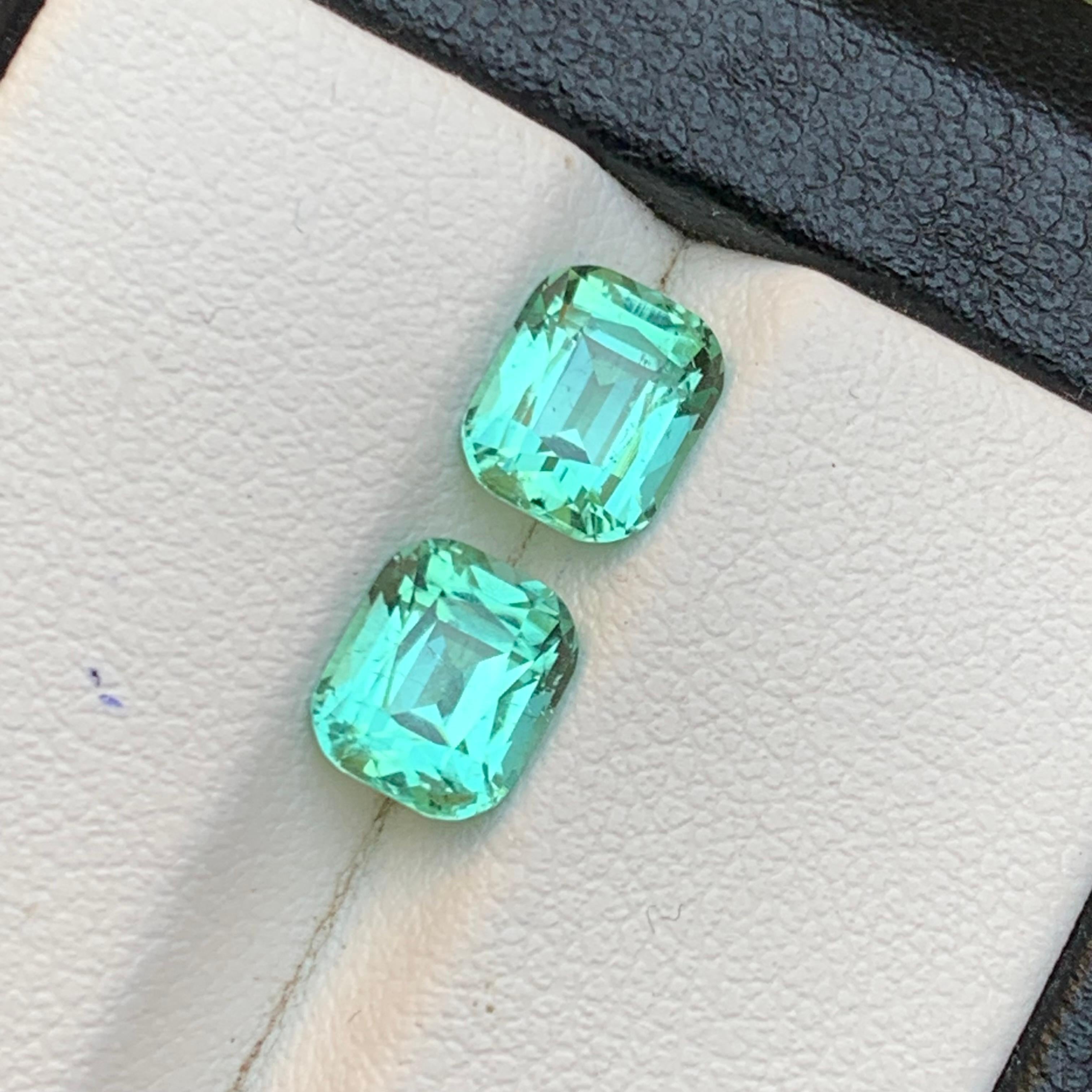 Lebendiger bläulich grüner Turmalin 2.81 Ct Cushion-Schliff Natürlicher loser Edelstein-Paar im Angebot 2