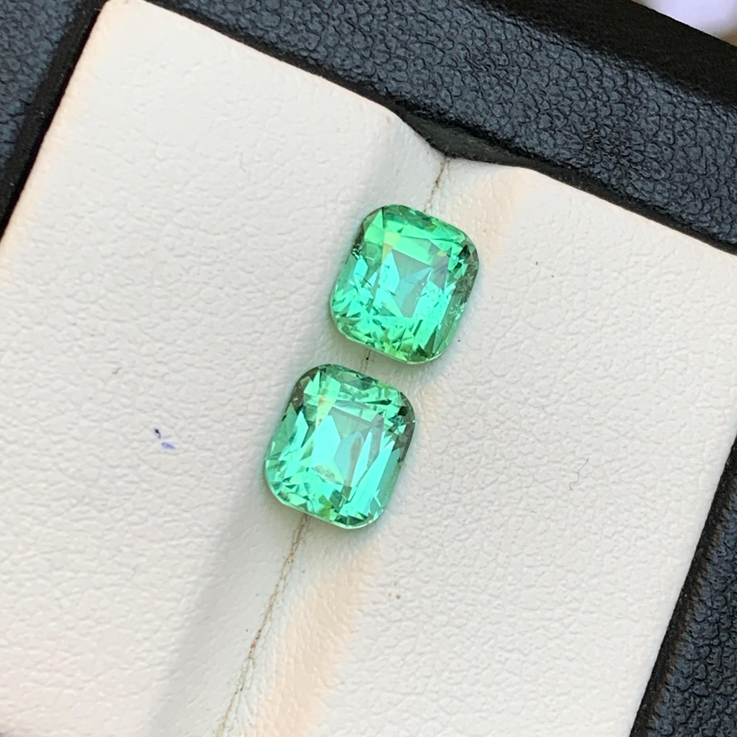 da uomo o donna Vibrante tormalina verde bluastra da 3.40 carati con taglio a cuscino, pietra naturale sfusa, coppia di gemme in vendita