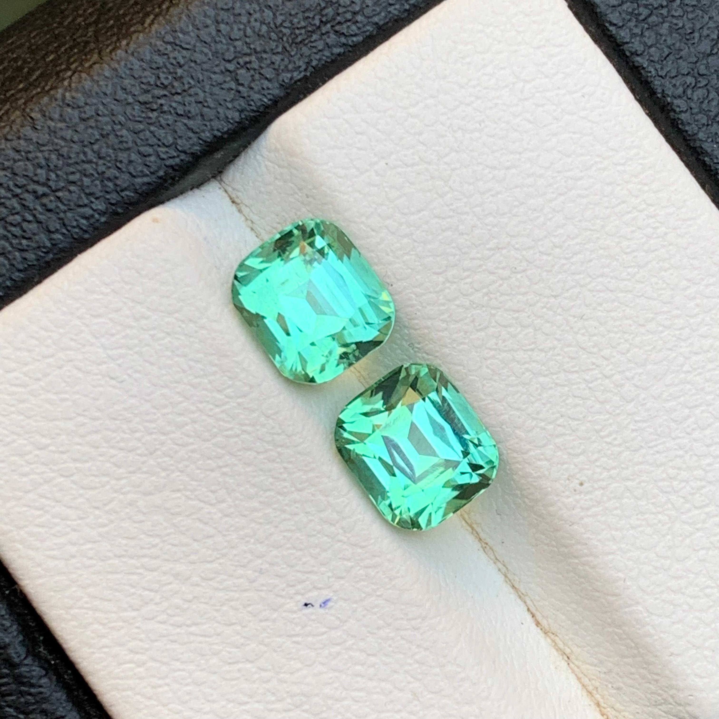 Taglio cuscino Vibrante tormalina verde bluastra da 3.47 carati con taglio a cuscino, pietra naturale sfusa, coppia di gemme in vendita